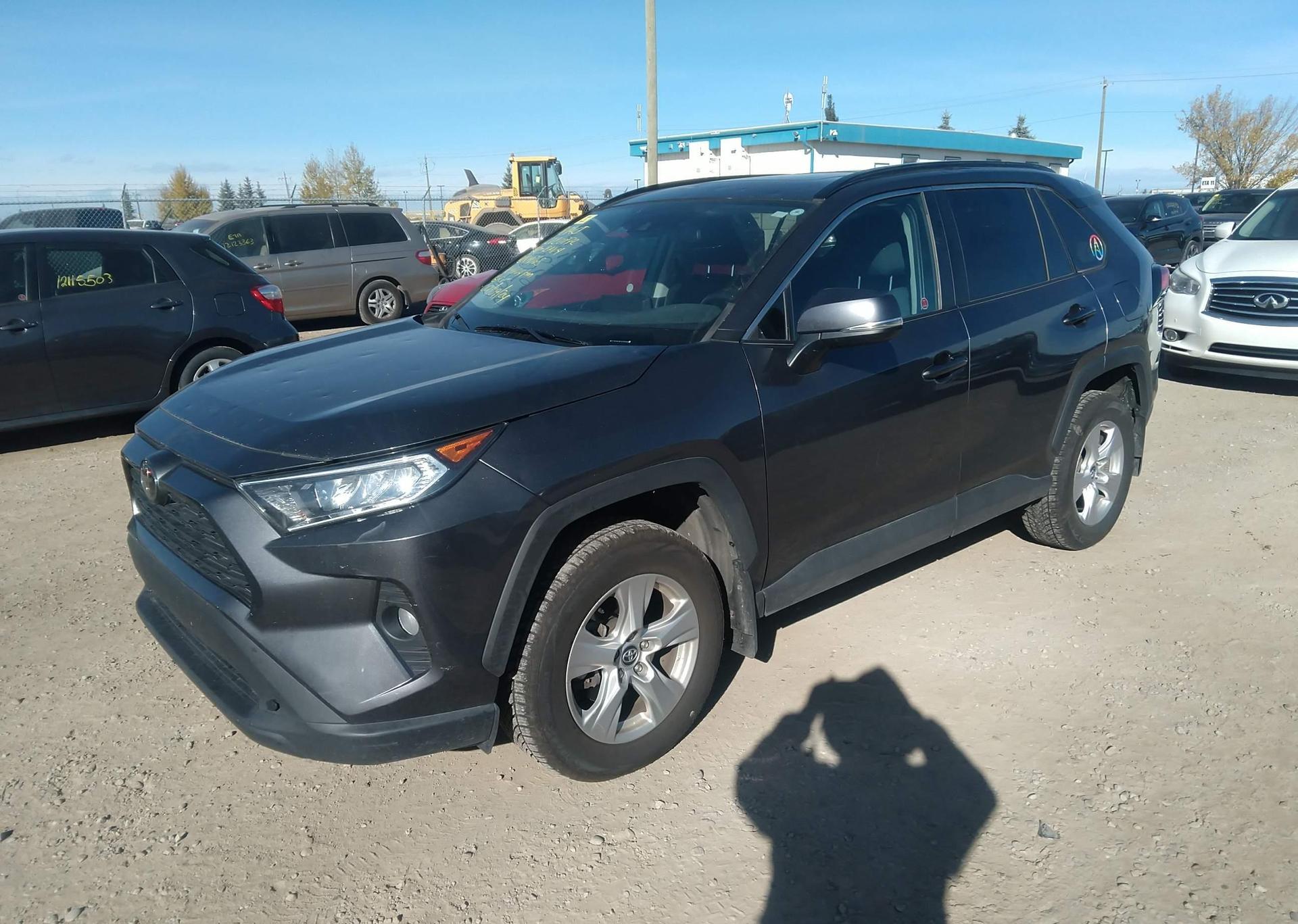 2020 TOYOTA RAV4 XLE