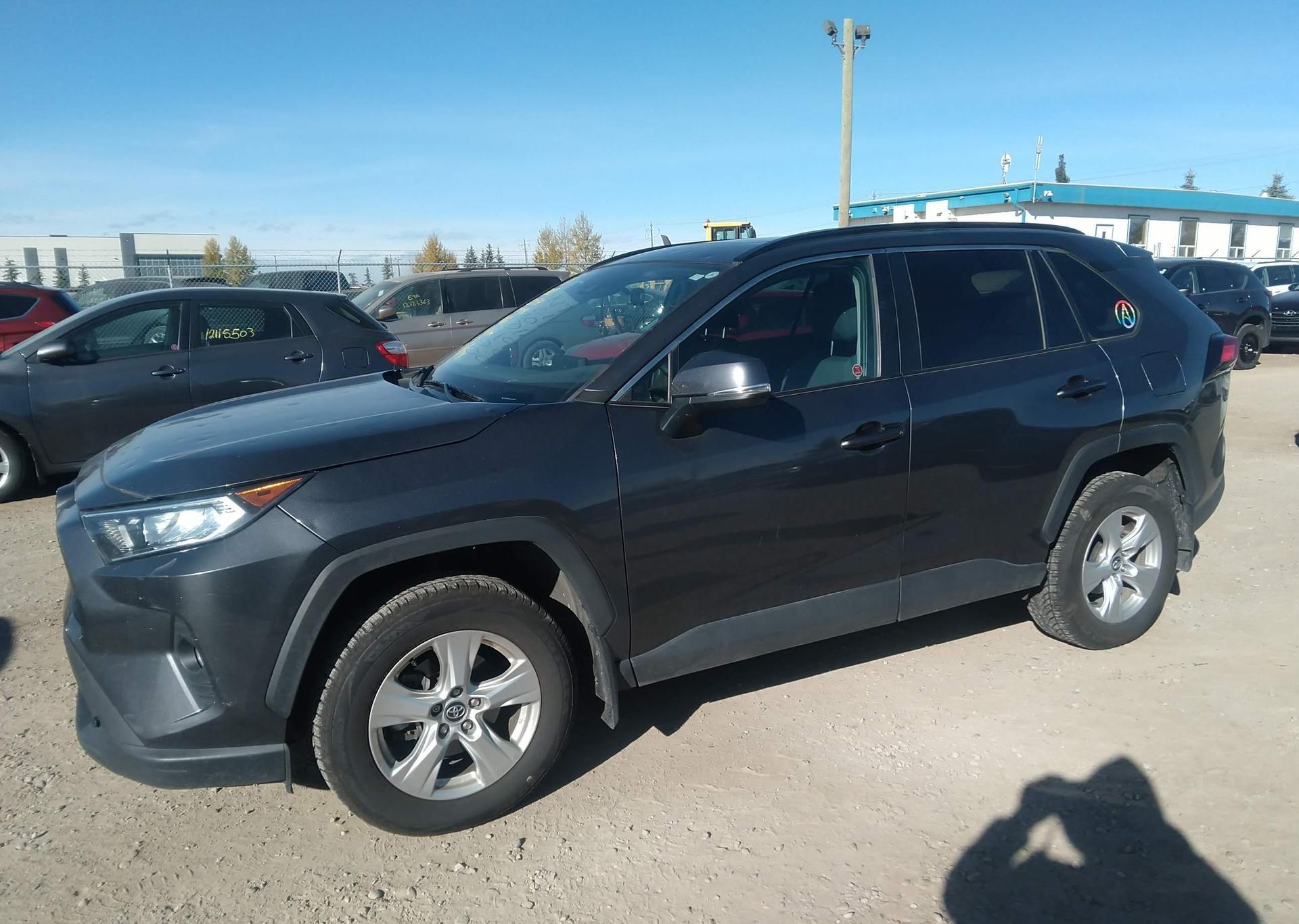 2020 TOYOTA RAV4 XLE