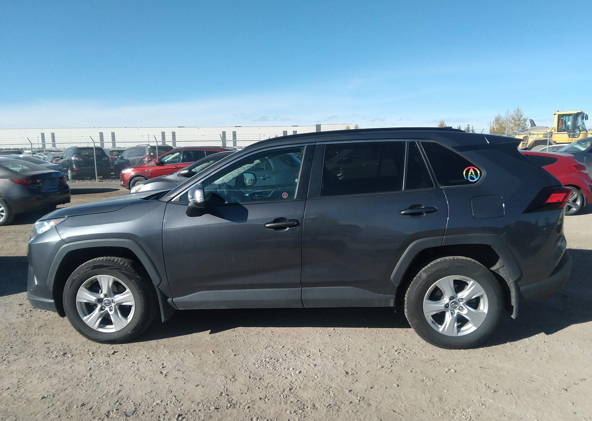2020 TOYOTA RAV4 XLE