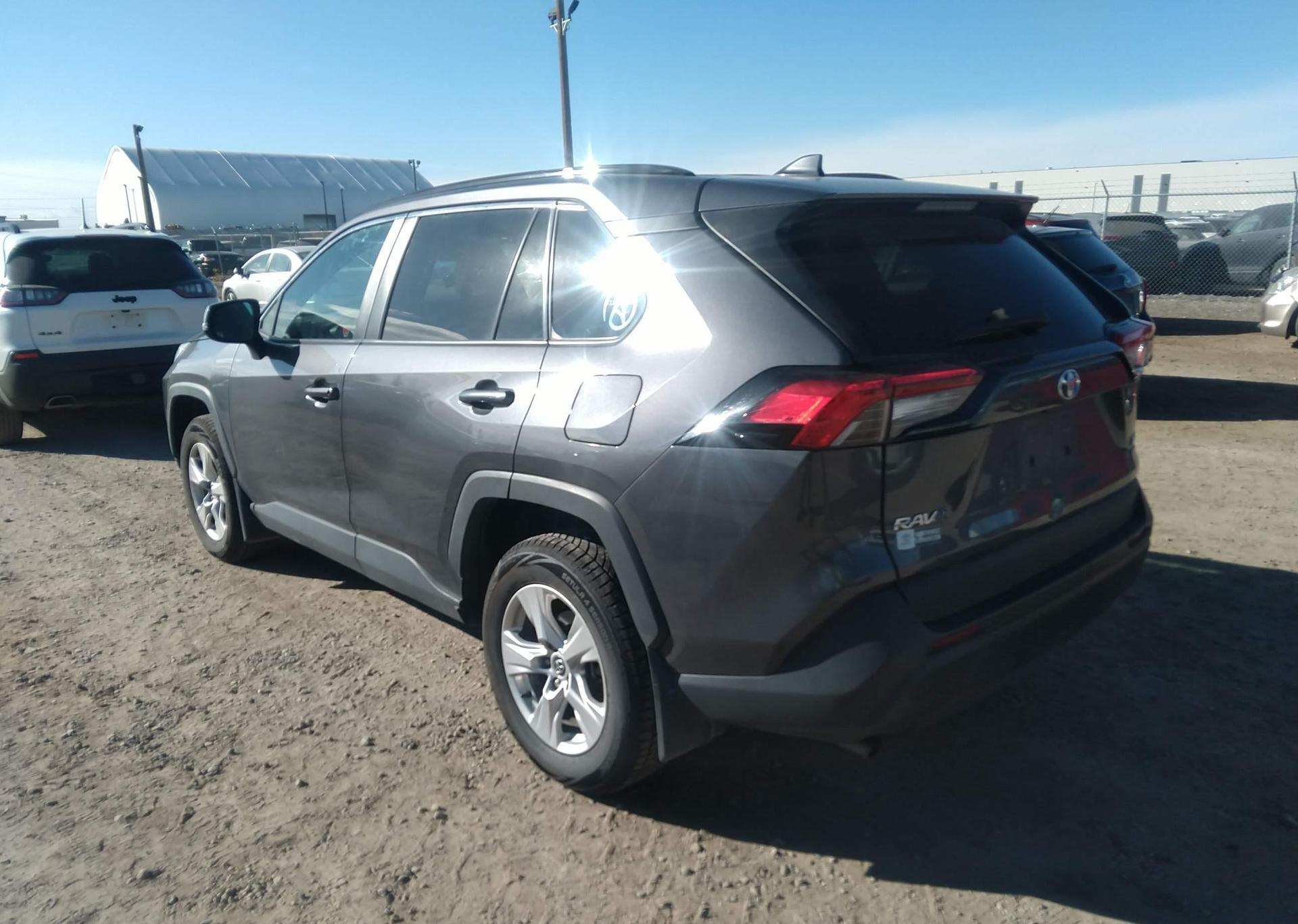 2020 TOYOTA RAV4 XLE