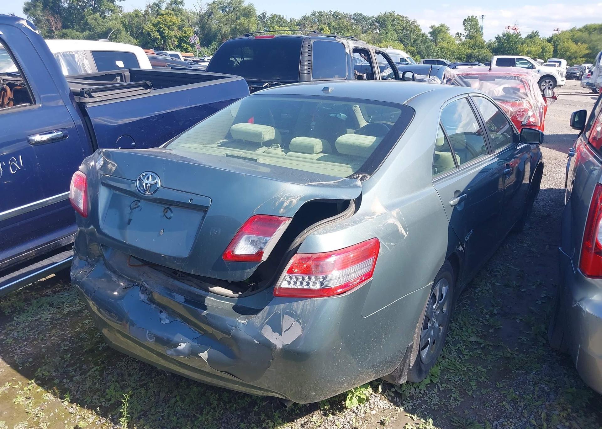 2010 TOYOTA CAMRY LE