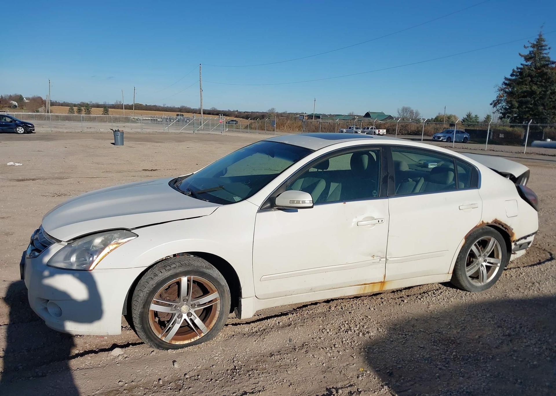 2010 NISSAN ALTIMA SR