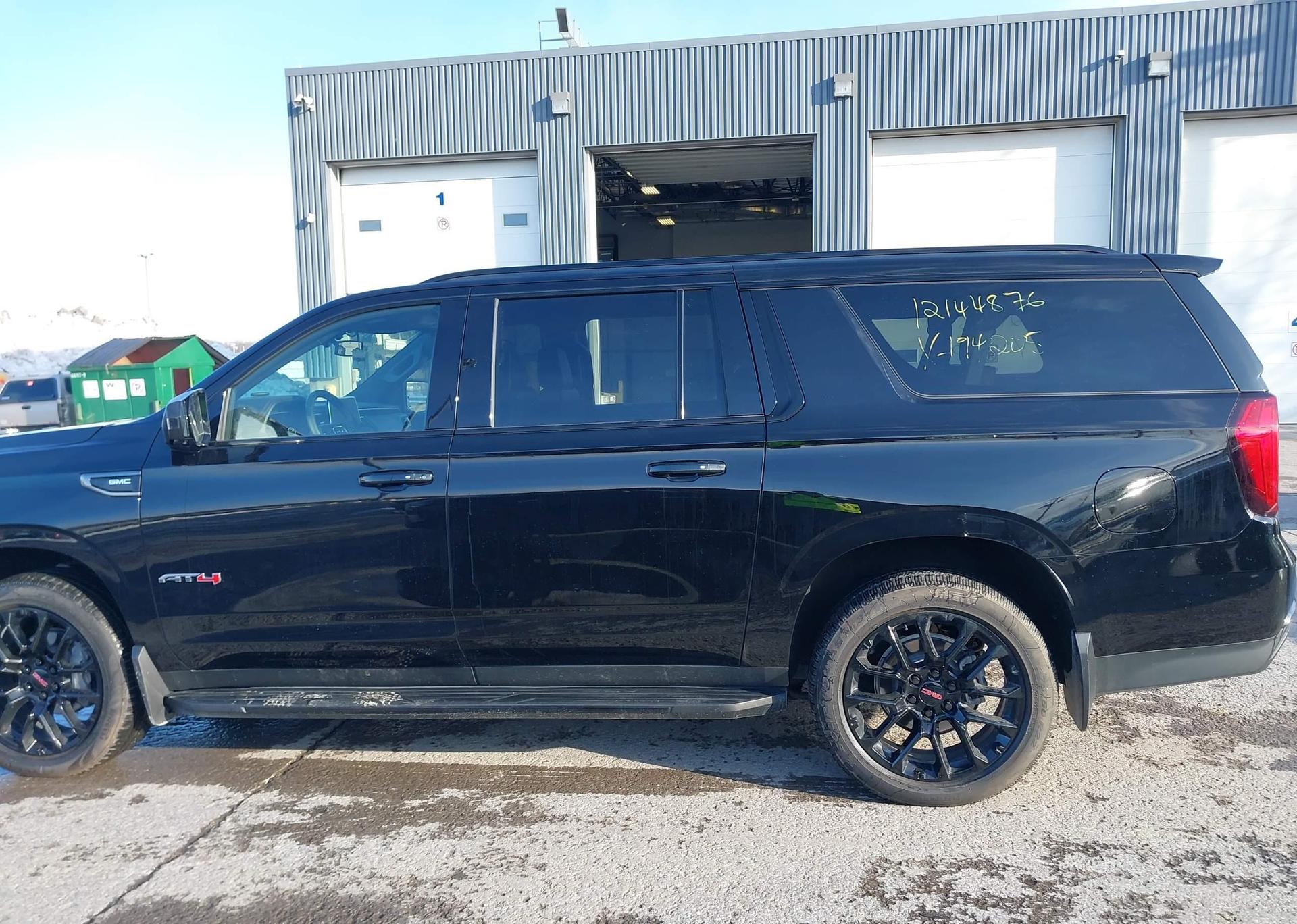 2023 GMC YUKON XL K1500 AT4