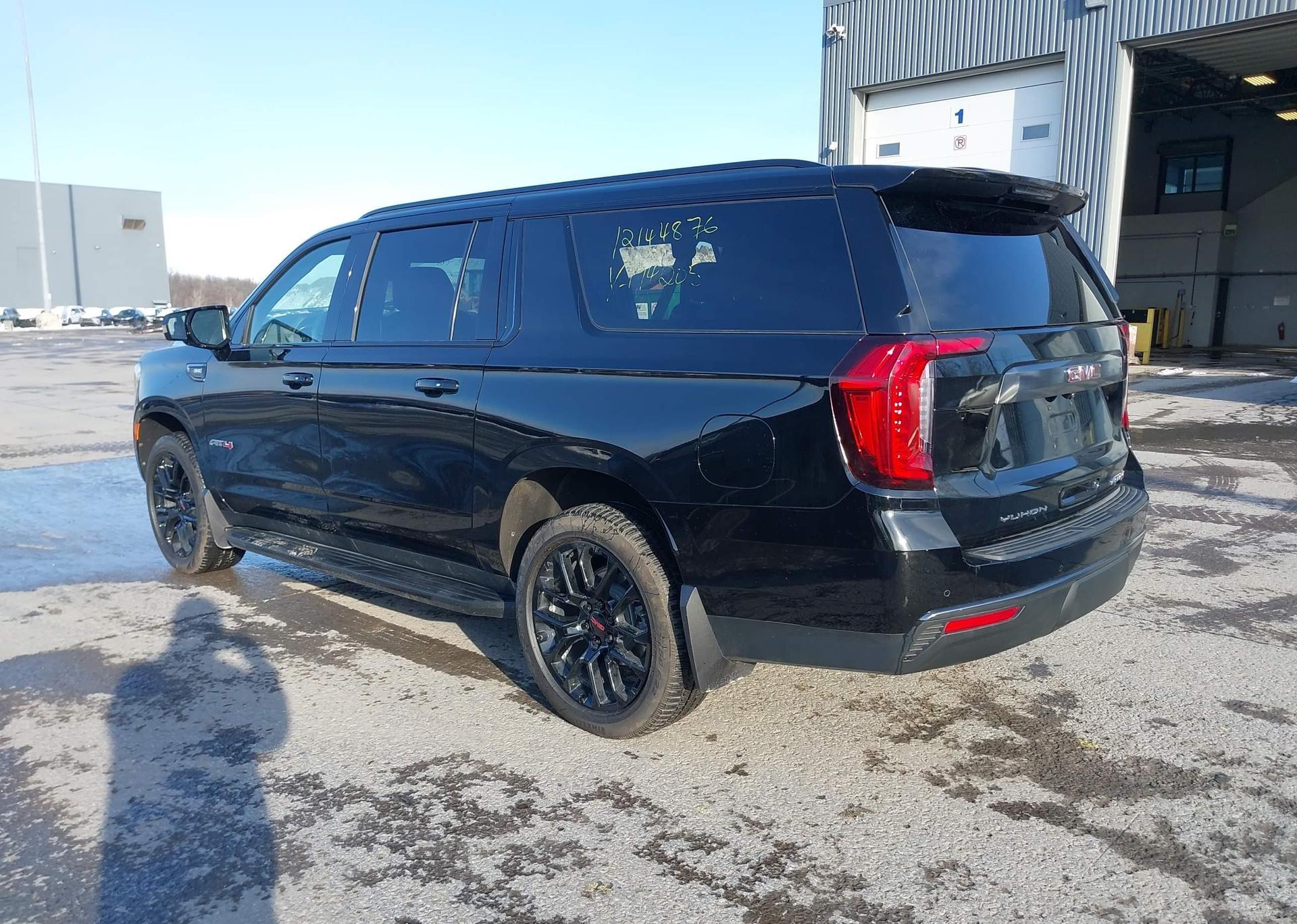 2023 GMC YUKON XL K1500 AT4
