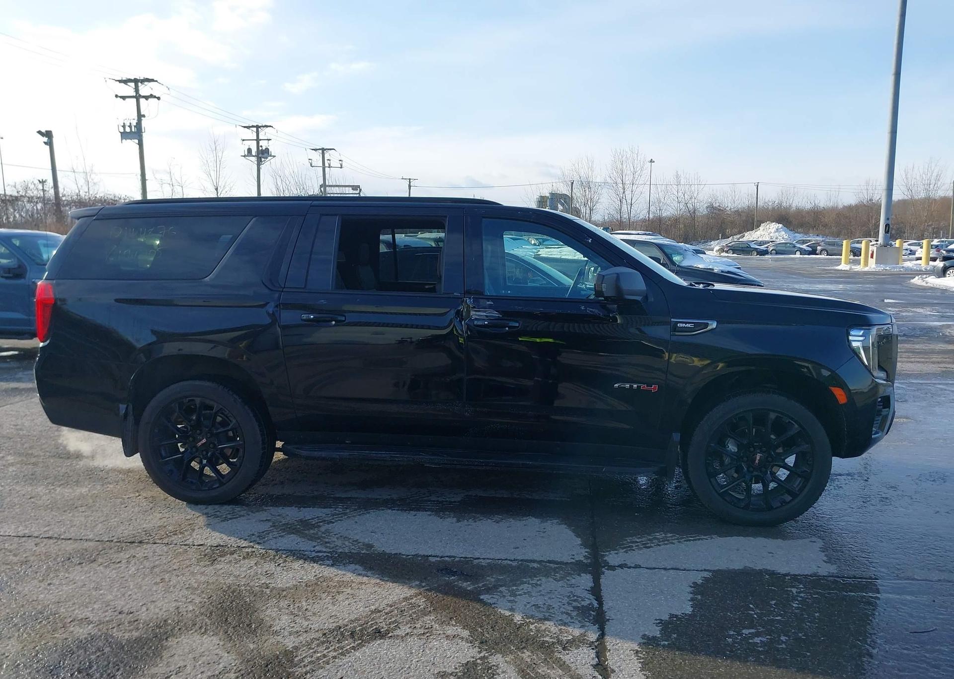 2023 GMC YUKON XL K1500 AT4