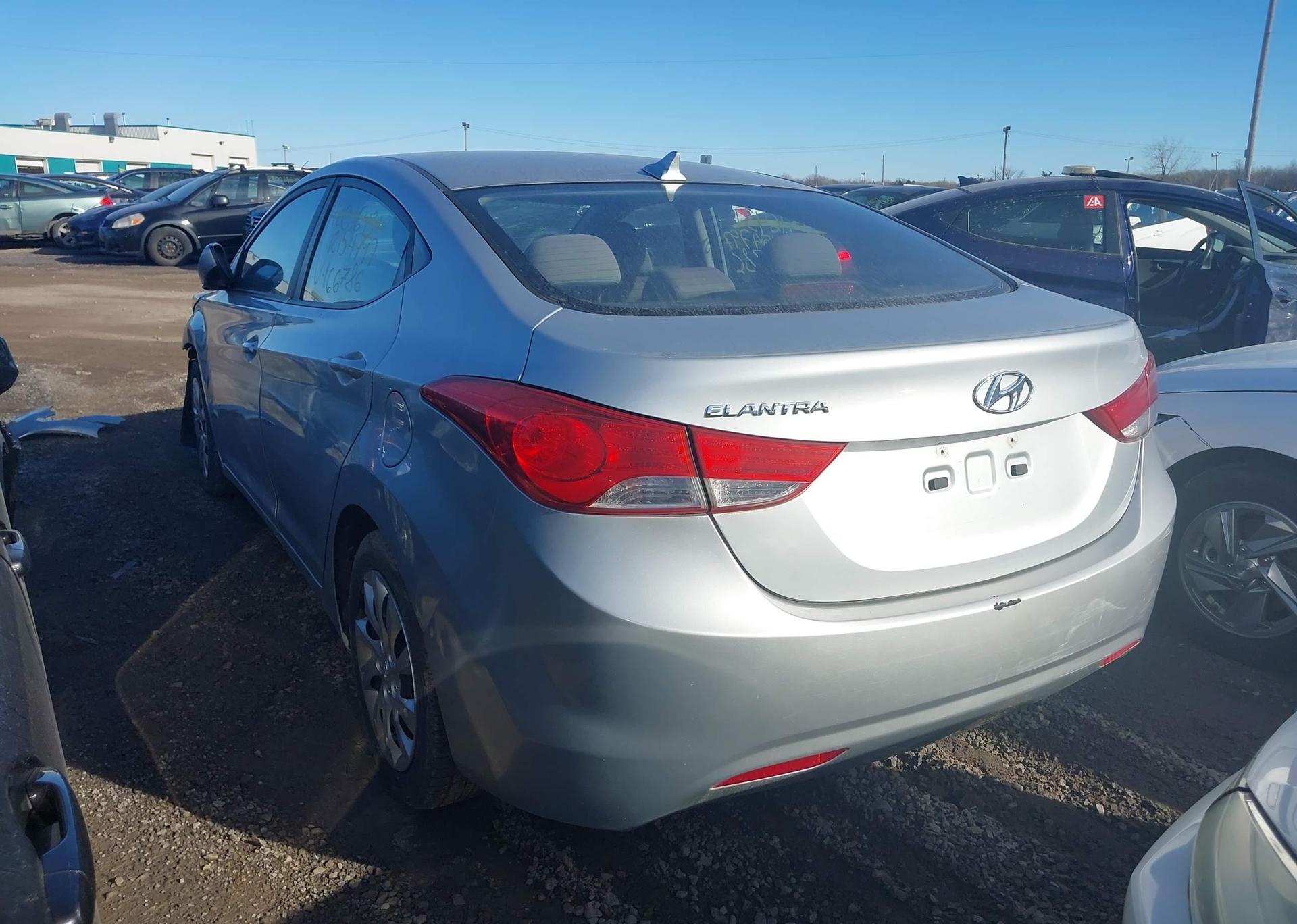 2013 HYUNDAI ELANTRA GL
