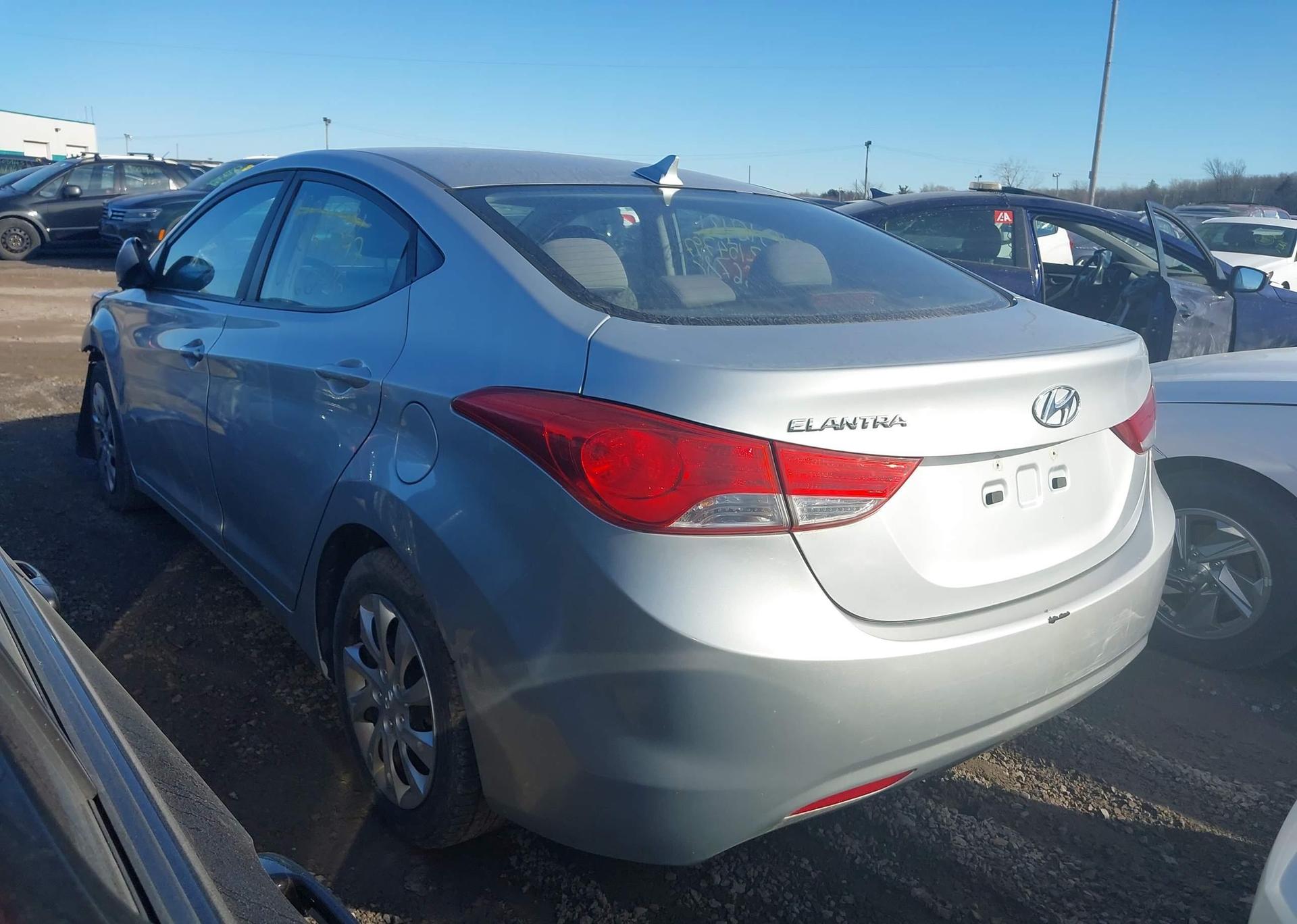 2013 HYUNDAI ELANTRA GL