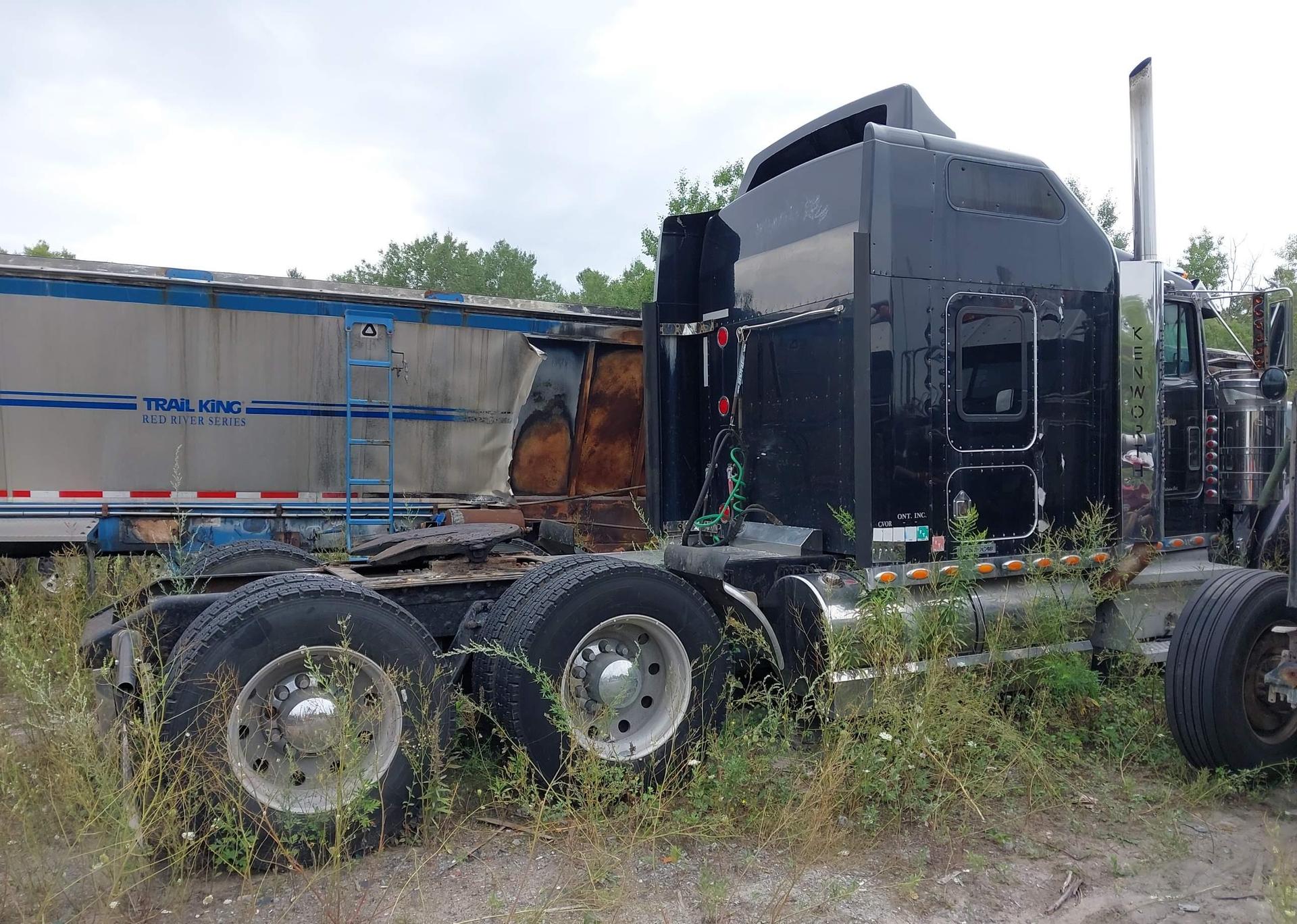 2005 KENWORTH CONSTRUCTION W900