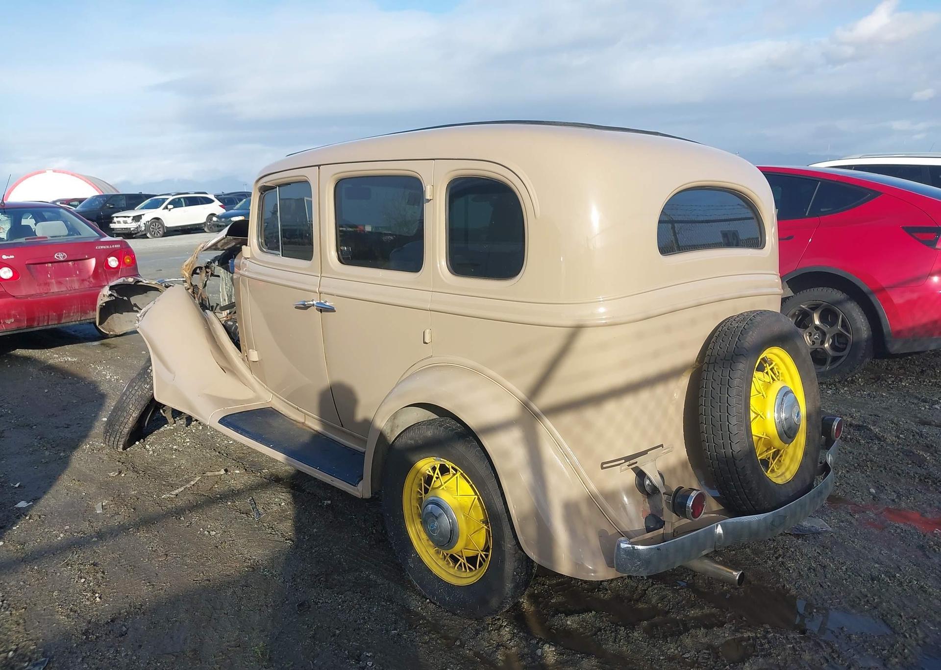 1935 CHEVROLET .