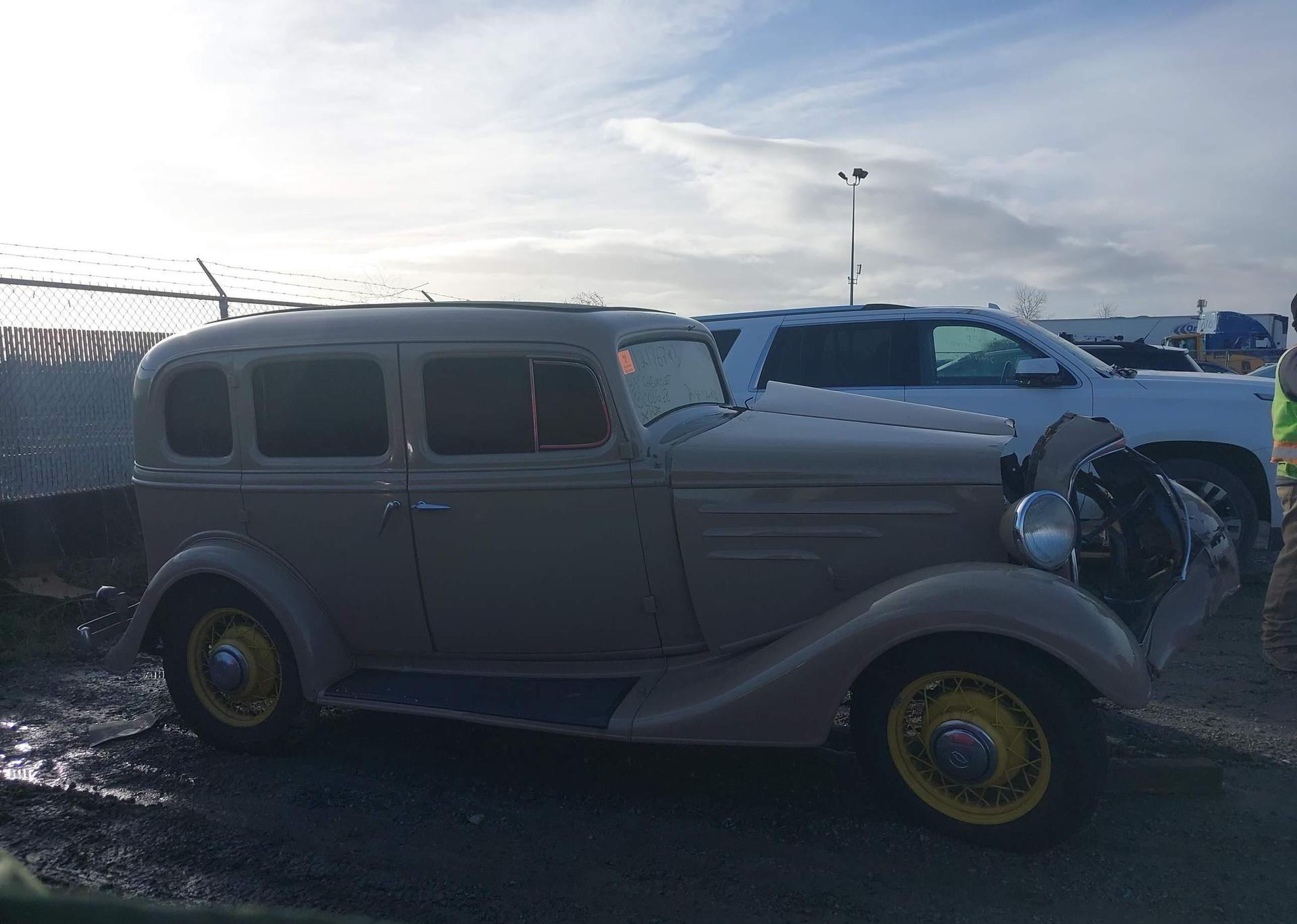1935 CHEVROLET .
