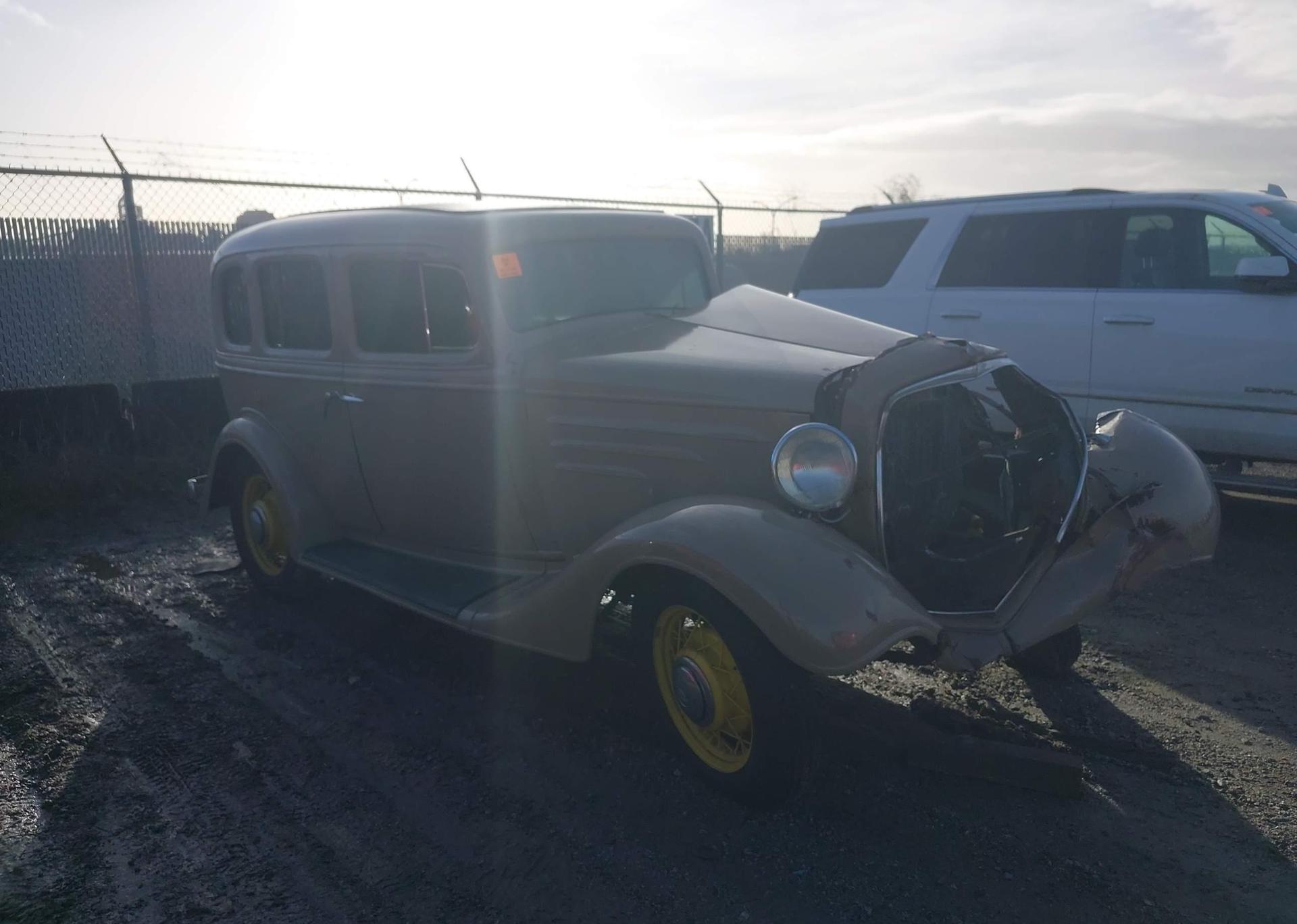 1935 CHEVROLET .