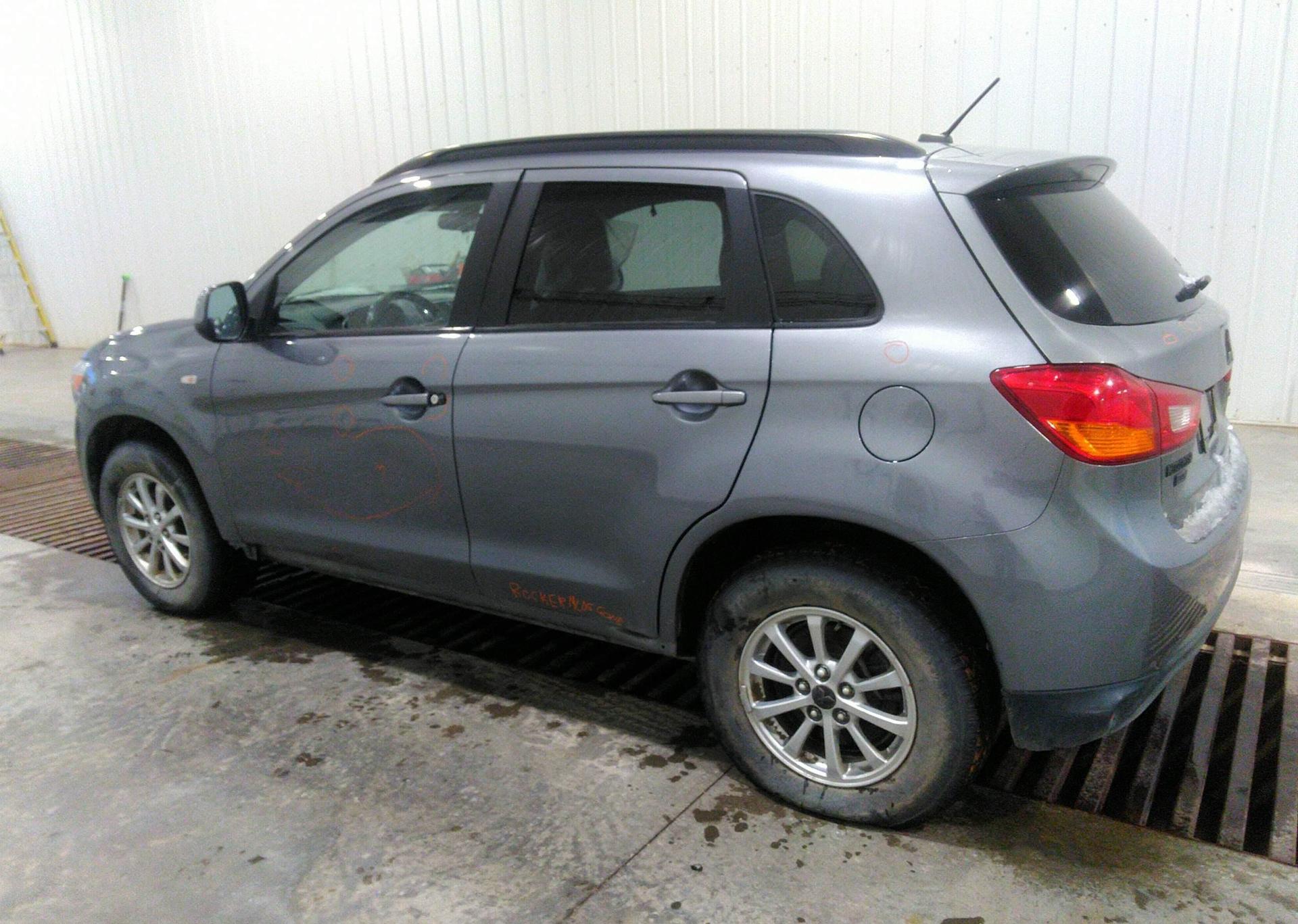 2015 MITSUBISHI RVR