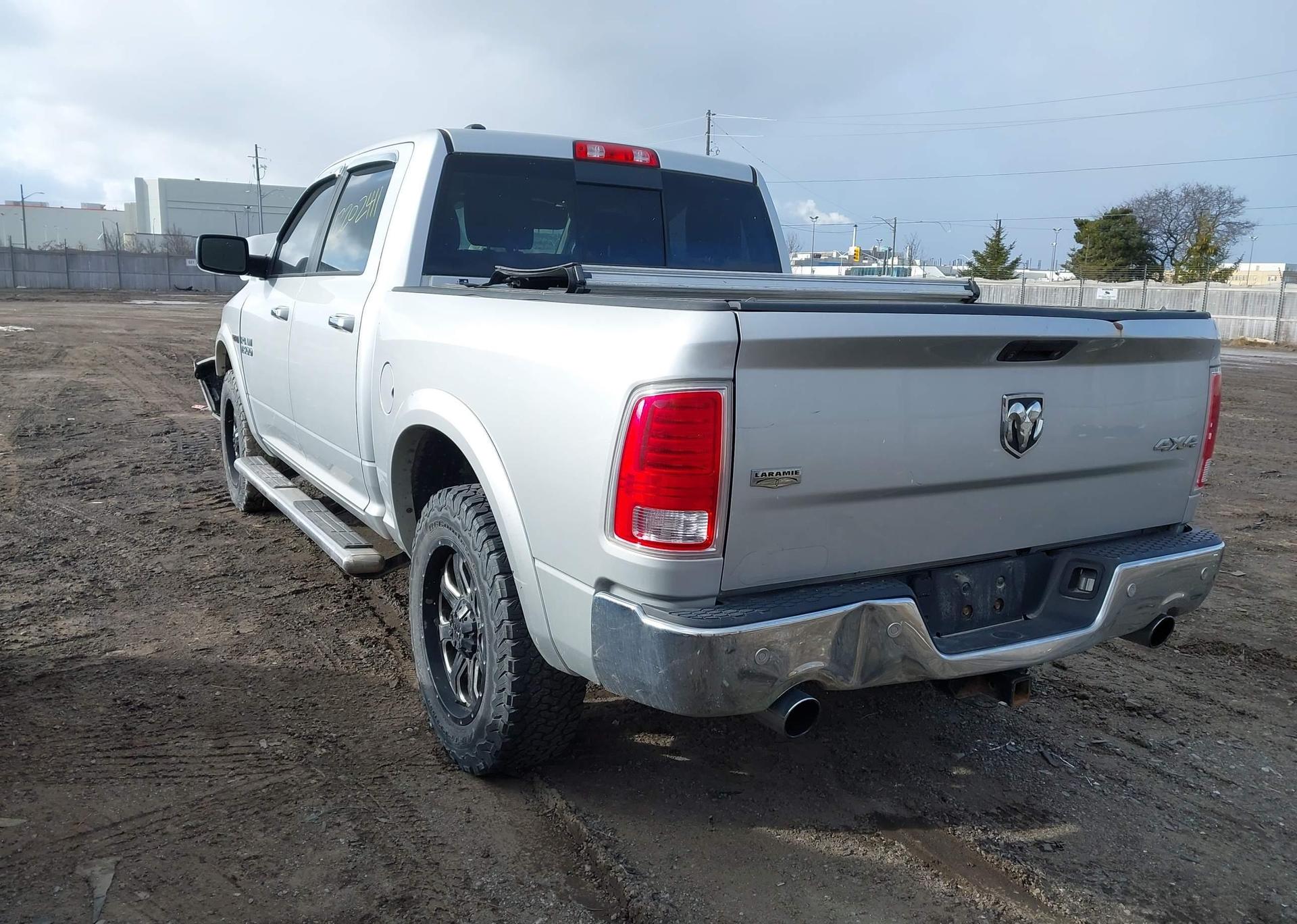 2016 RAM 1500 LARAMIE