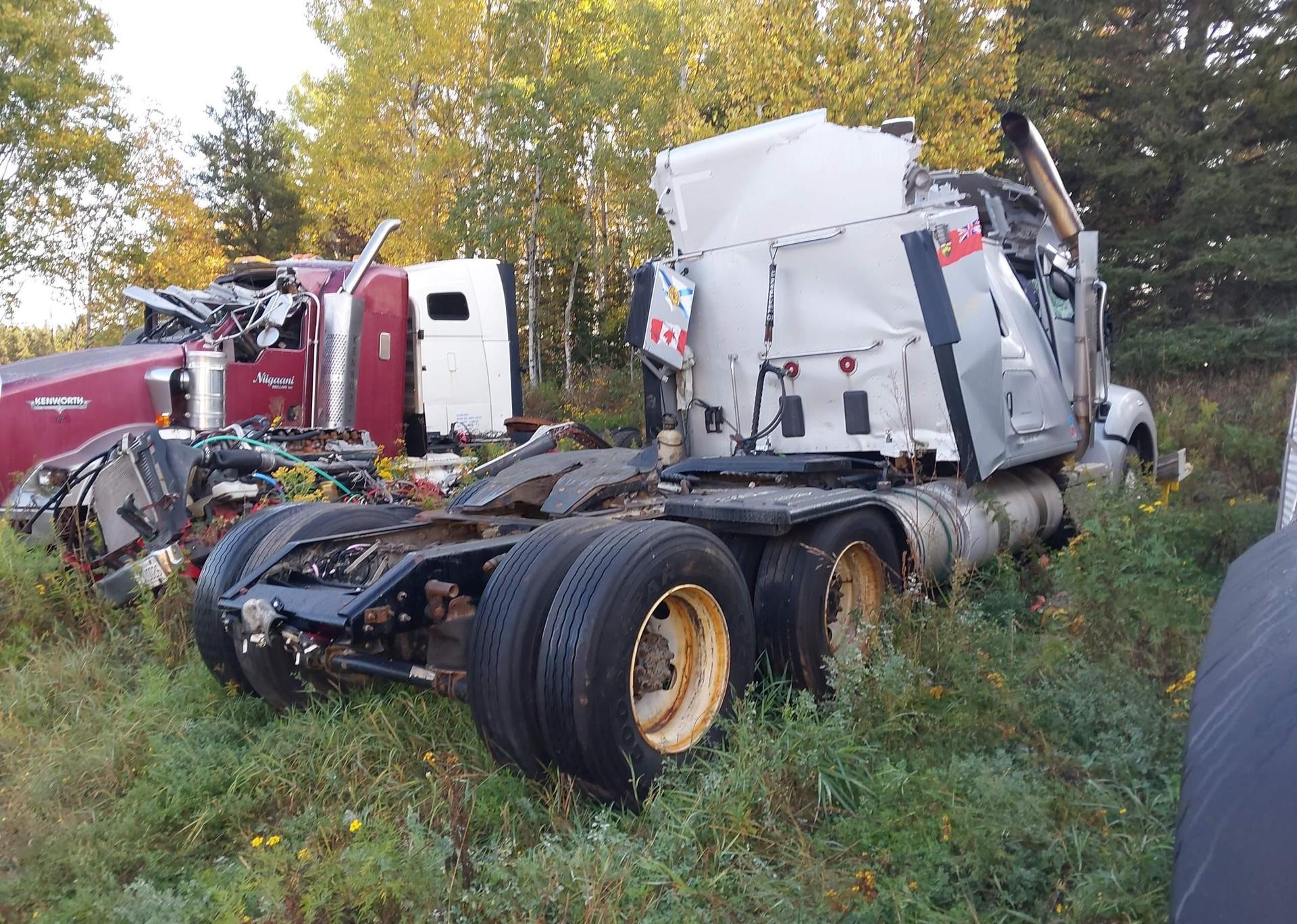 2023 KENWORTH T880