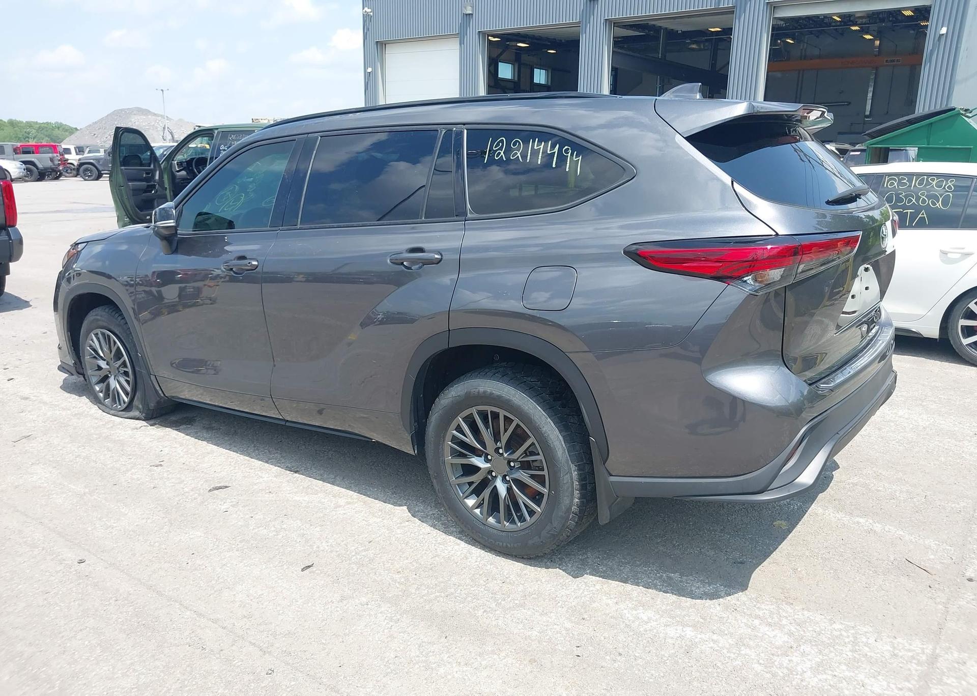 2022 TOYOTA HIGHLANDER XSE