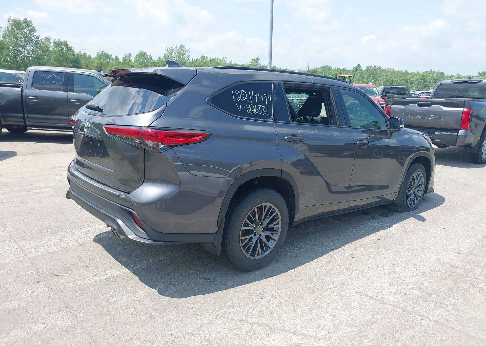 2022 TOYOTA HIGHLANDER XSE