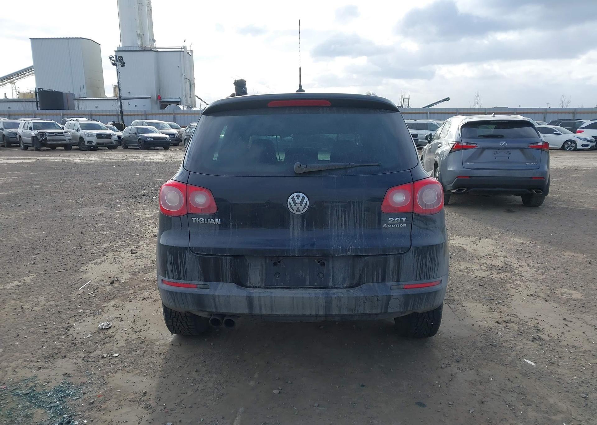 2010 VOLKSWAGEN TIGUAN SE