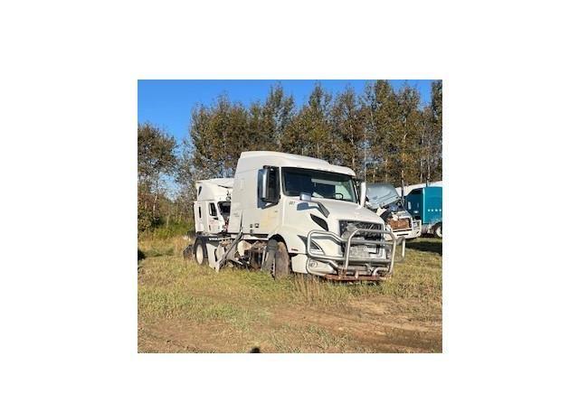 2022 VOLVO VNR