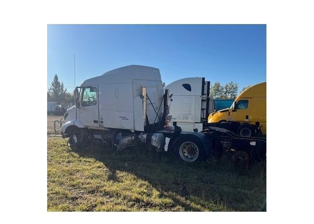 2022 VOLVO VNR