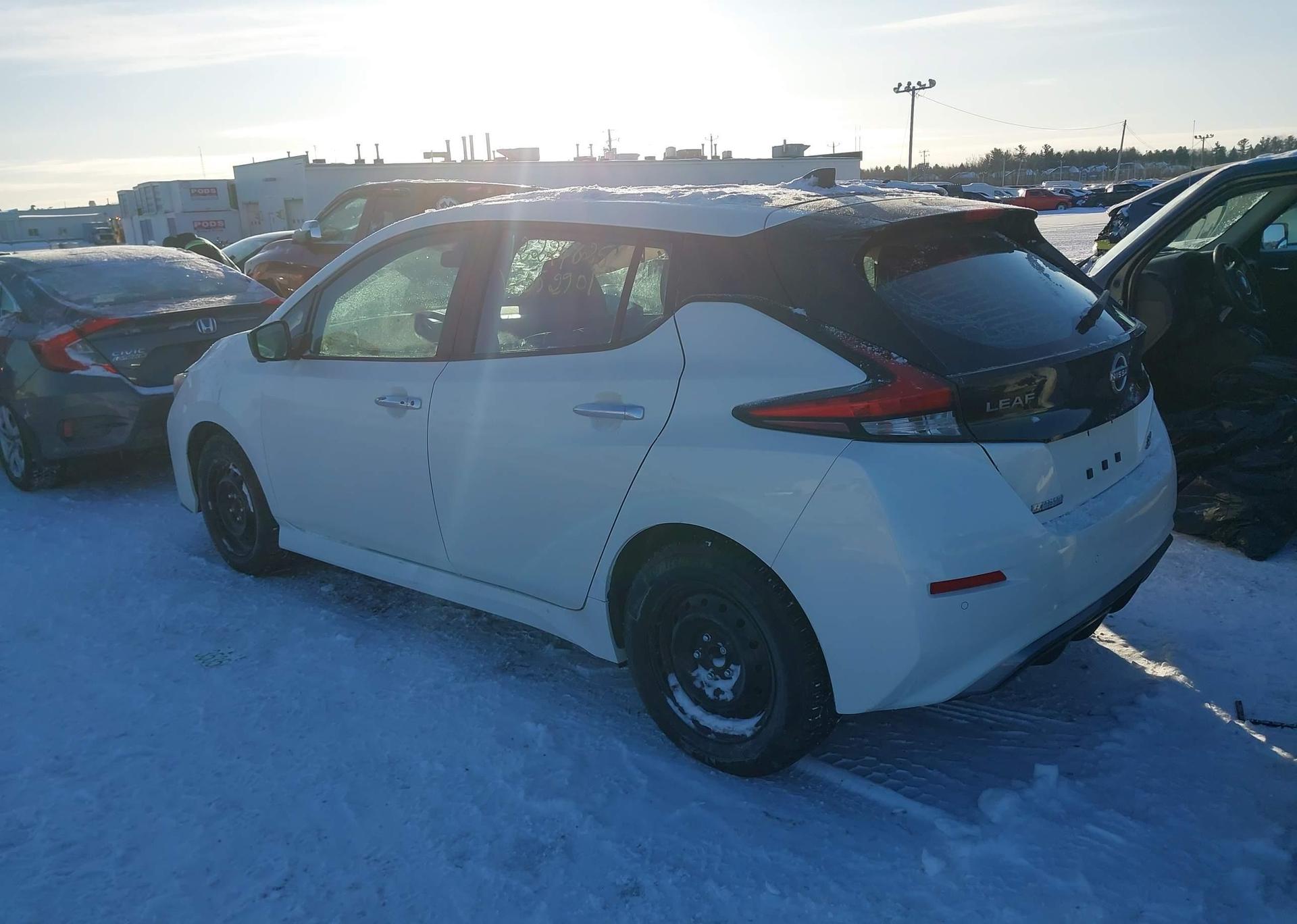 2024 NISSAN LEAF
