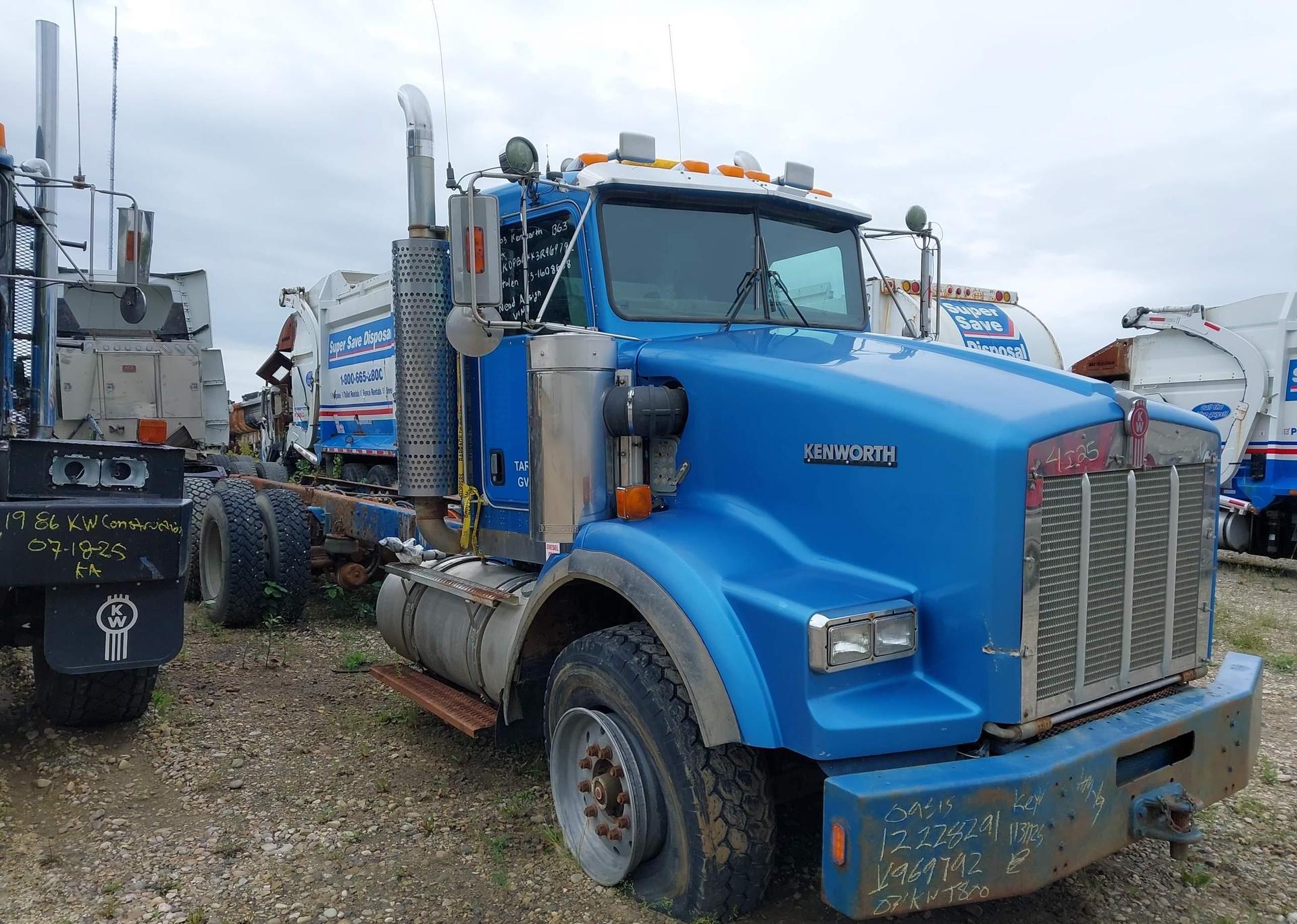 2003 KENWORTH CONSTRUCTION T800