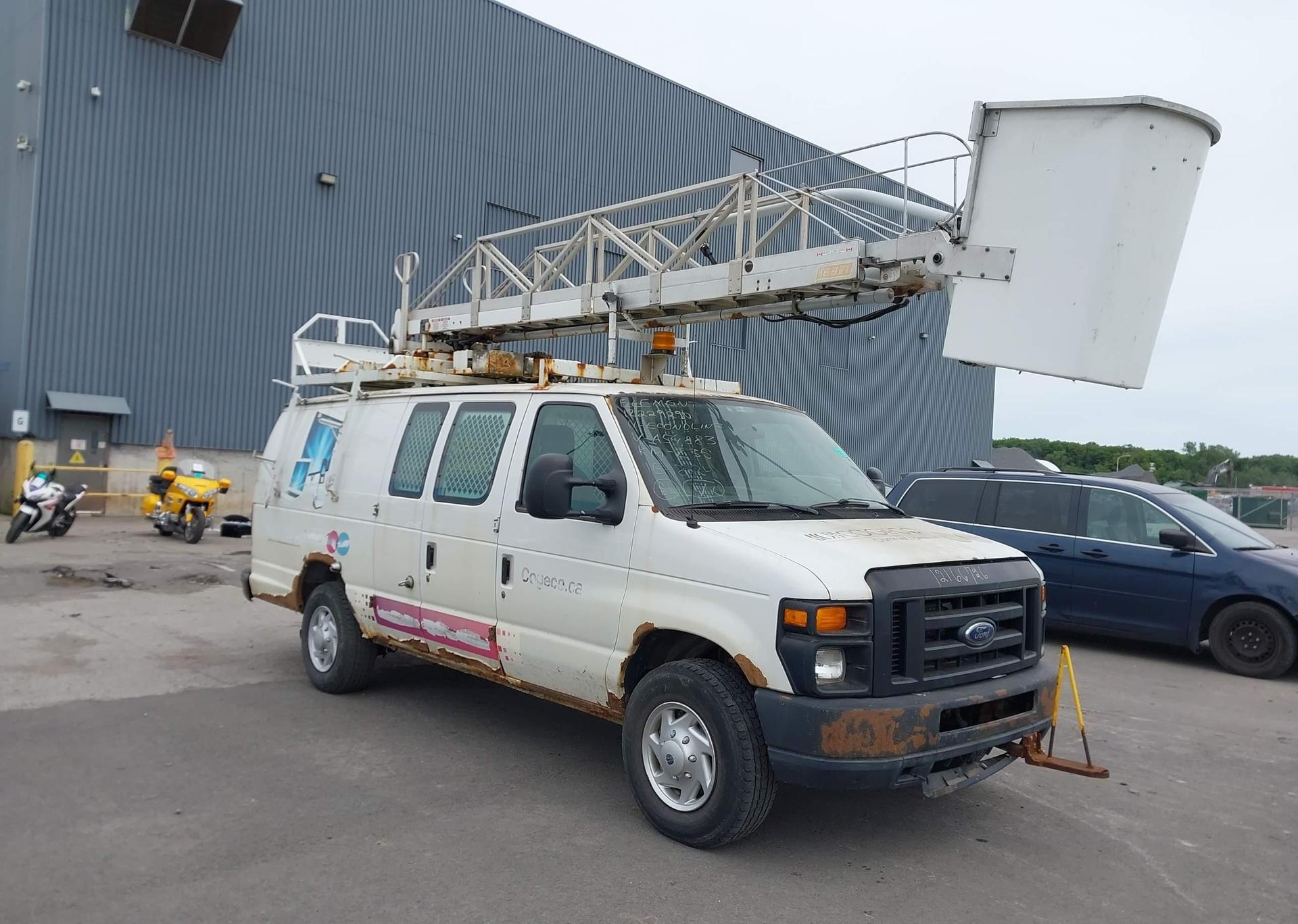 2011 FORD E-350 SUPER DUTY COMMERCIAL
