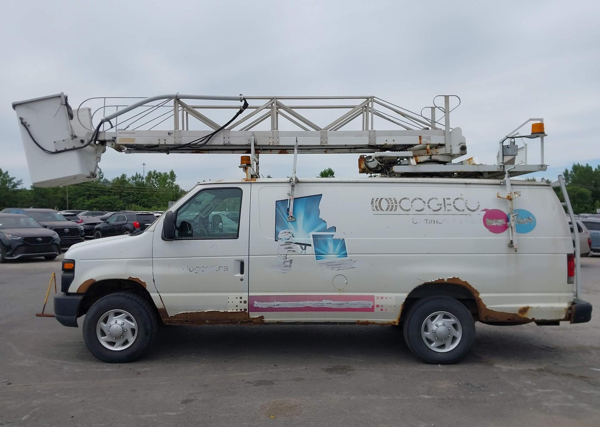 2011 FORD E-350 SUPER DUTY COMMERCIAL