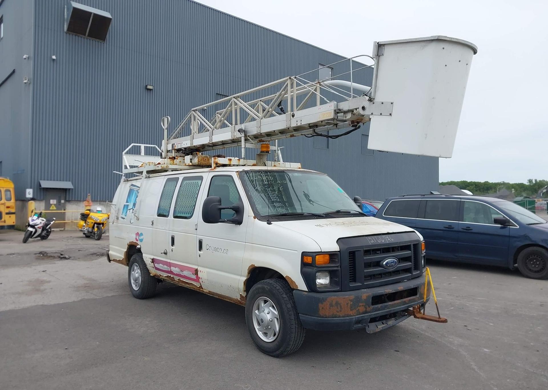 2011 FORD E-350 SUPER DUTY COMMERCIAL
