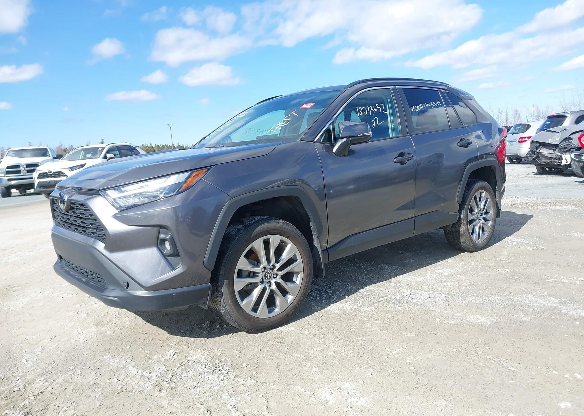 2022 TOYOTA RAV4 XLE