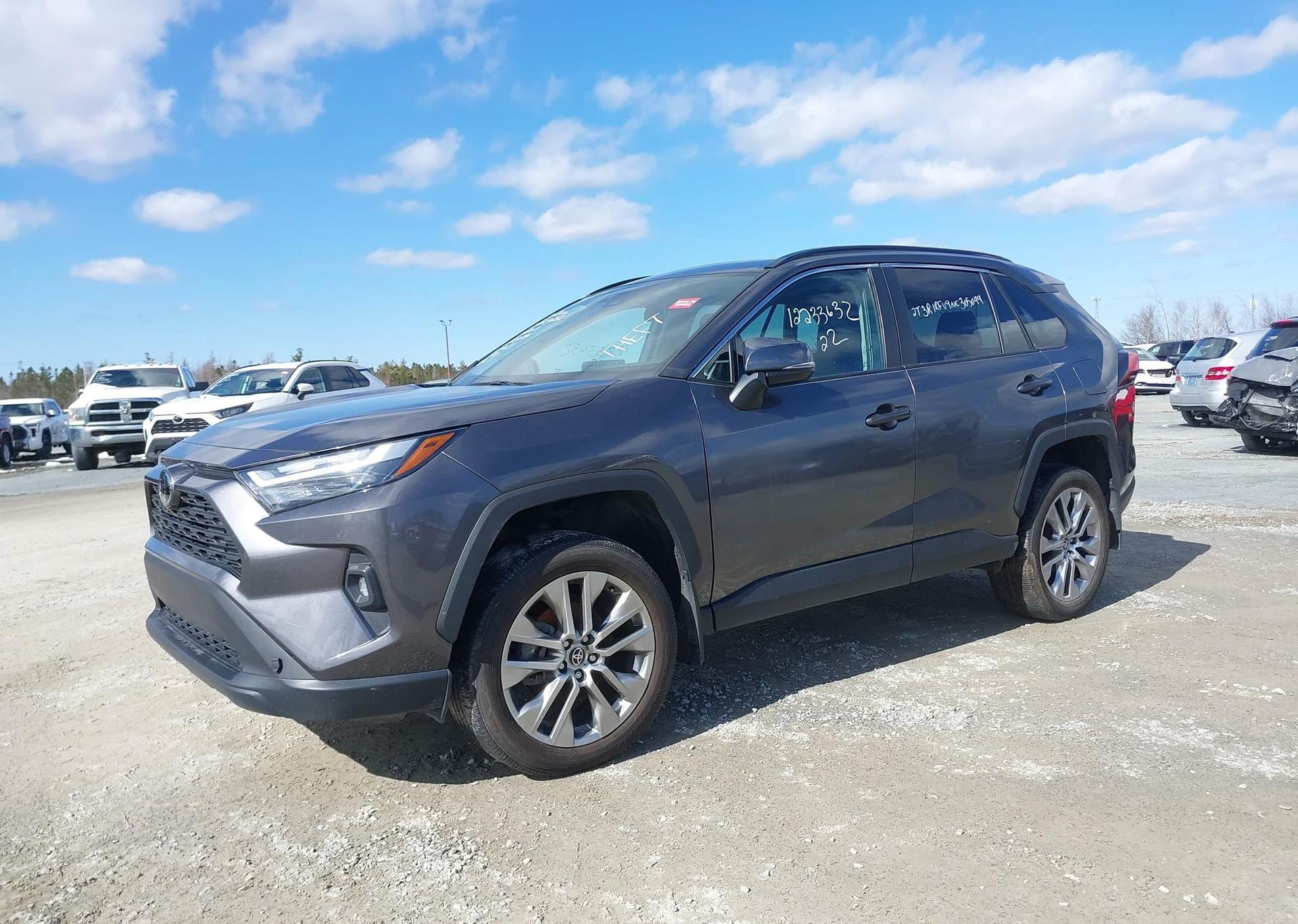 2022 TOYOTA RAV4 XLE