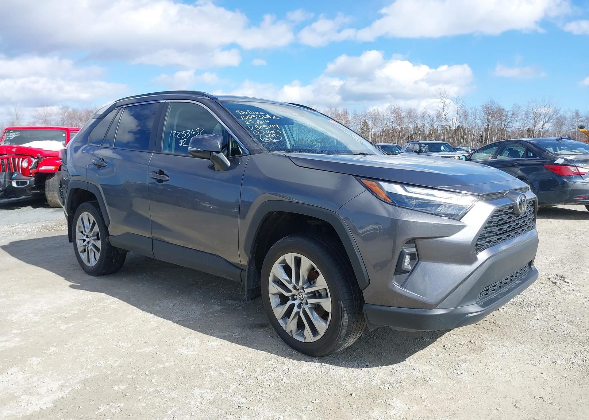 2022 TOYOTA RAV4 XLE