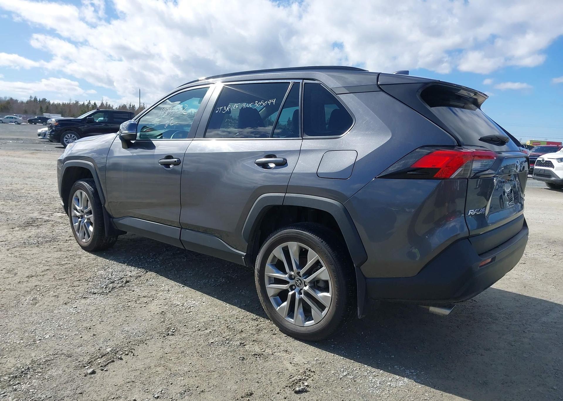 2022 TOYOTA RAV4 XLE