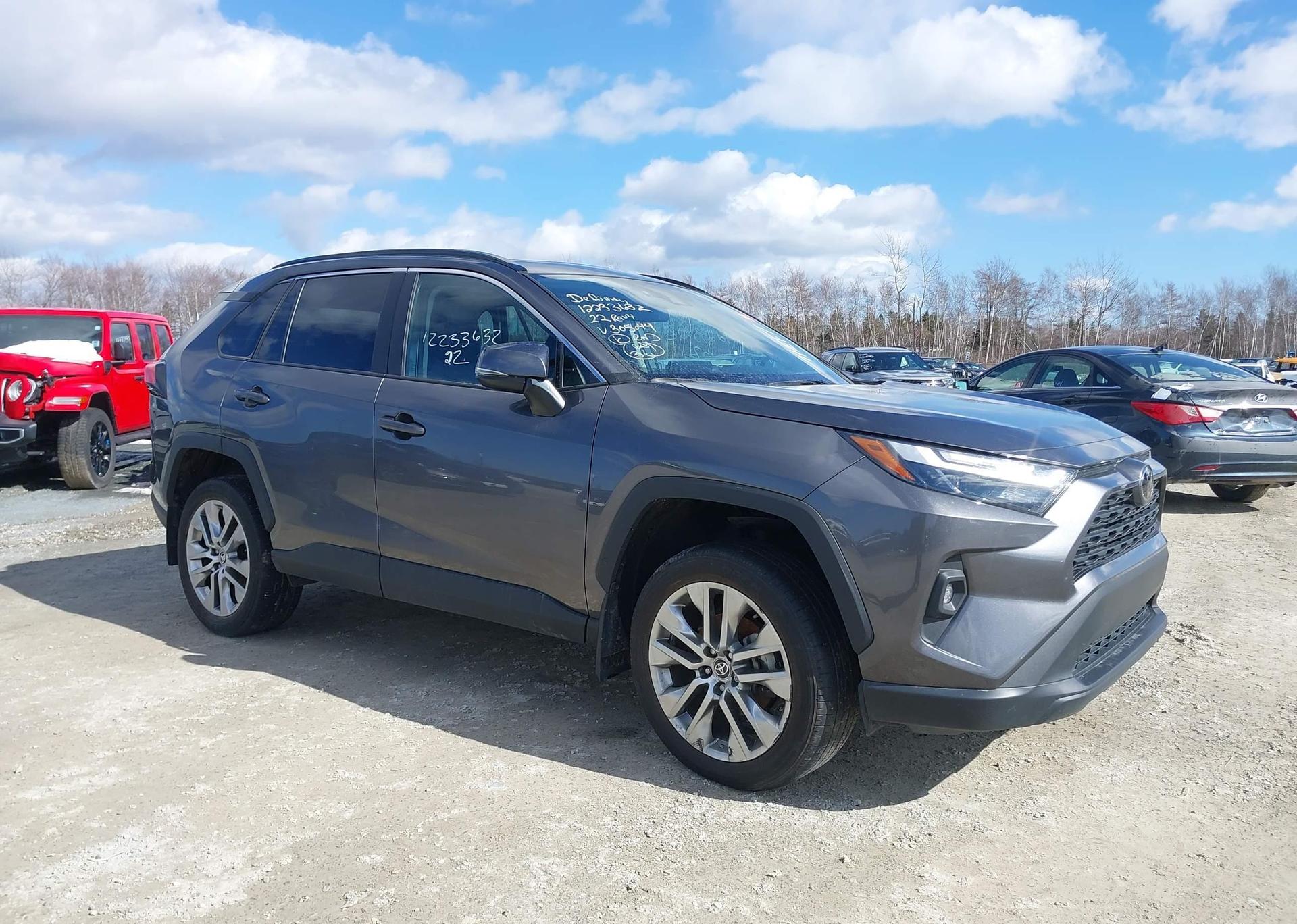 2022 TOYOTA RAV4 XLE