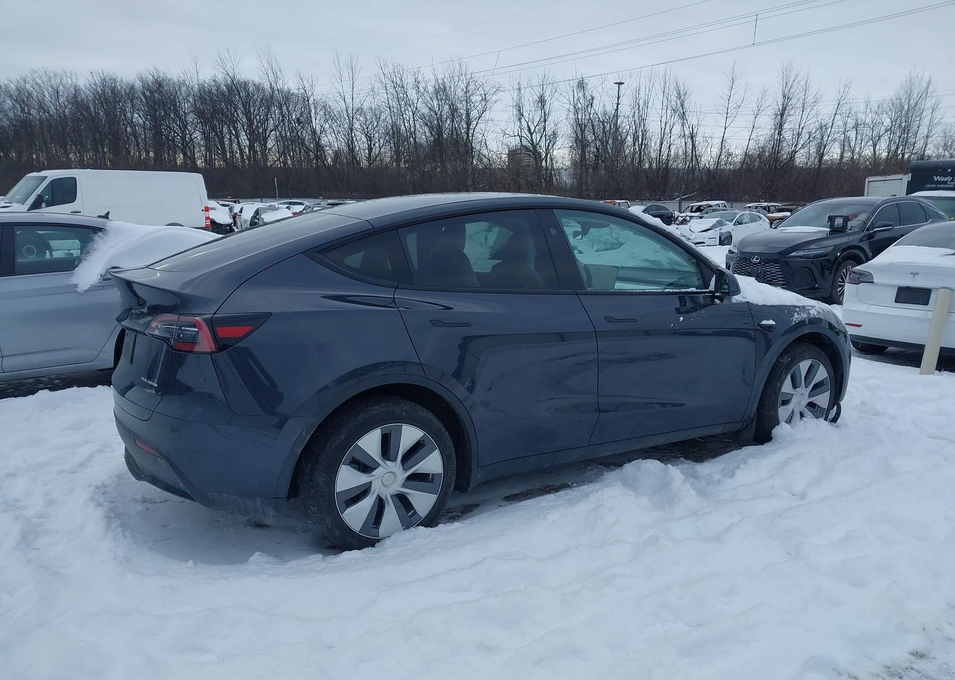 2024 TESLA MODEL Y