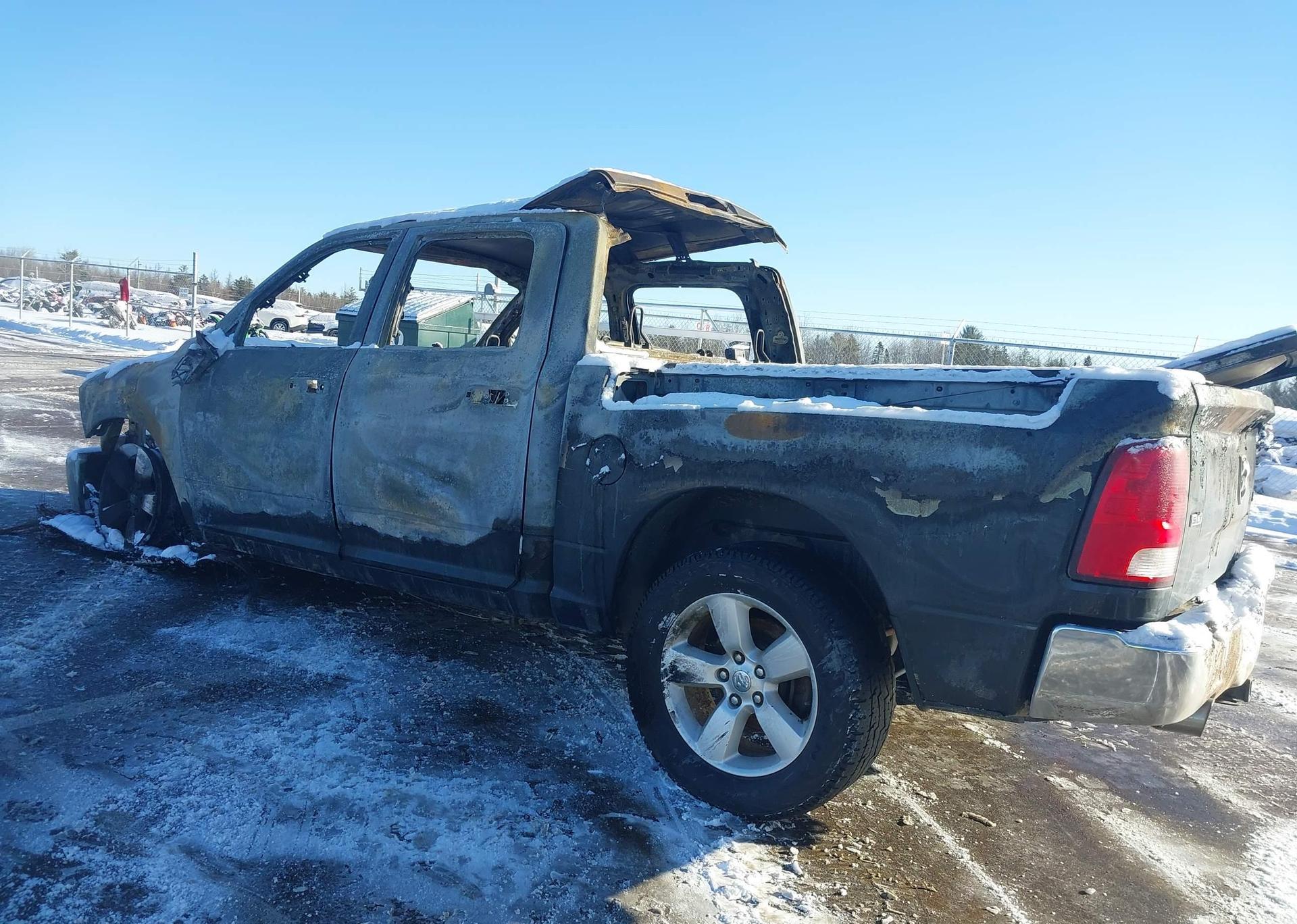 2016 RAM 1500 SLT