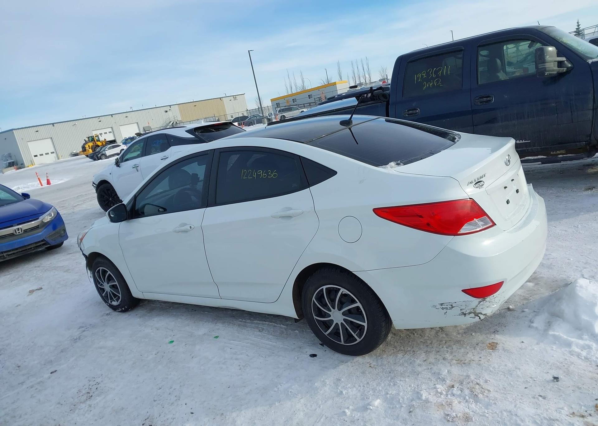 2015 HYUNDAI ACCENT GL