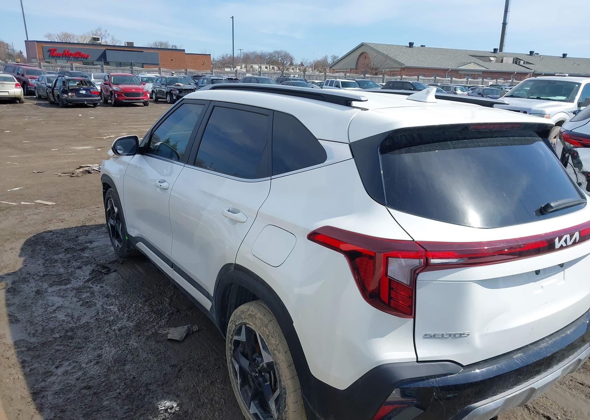 2024 KIA SELTOS EX