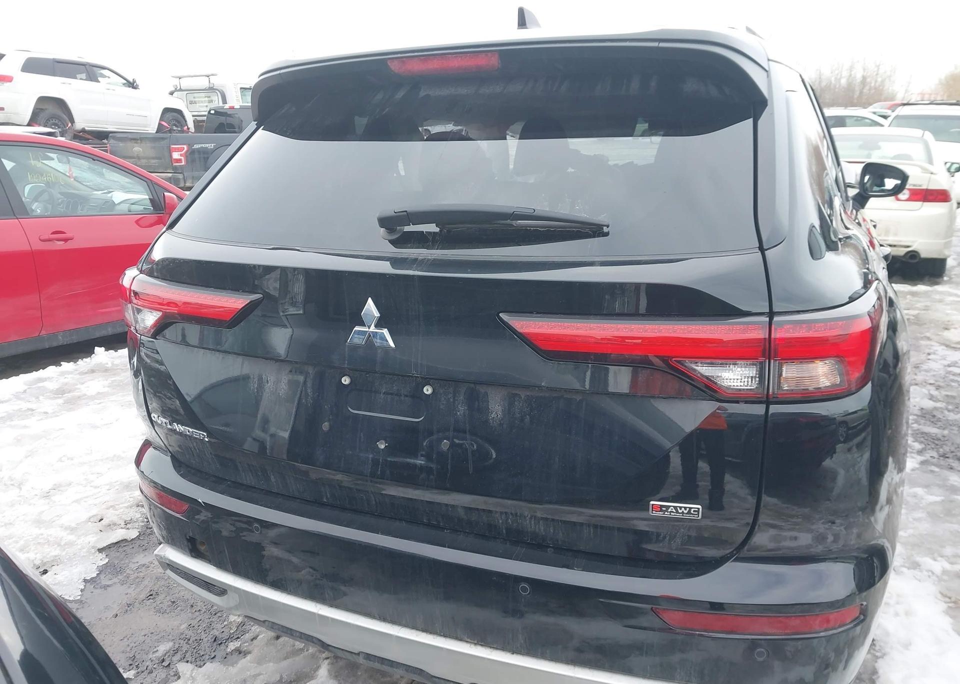 2022 MITSUBISHI OUTLANDER SE