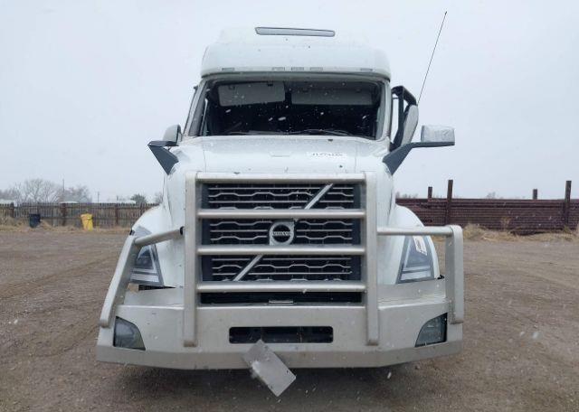 2023 VOLVO VNL
