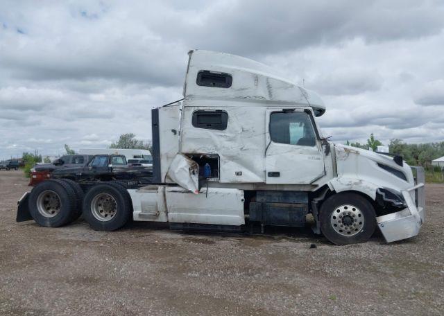 2023 VOLVO VNL