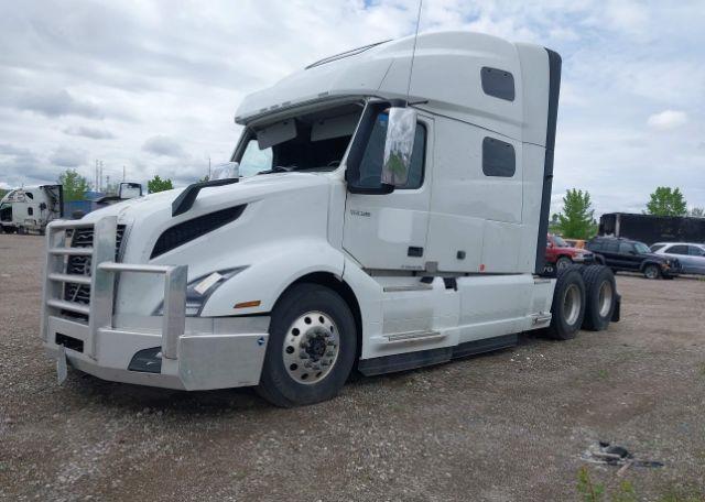 2023 VOLVO VNL