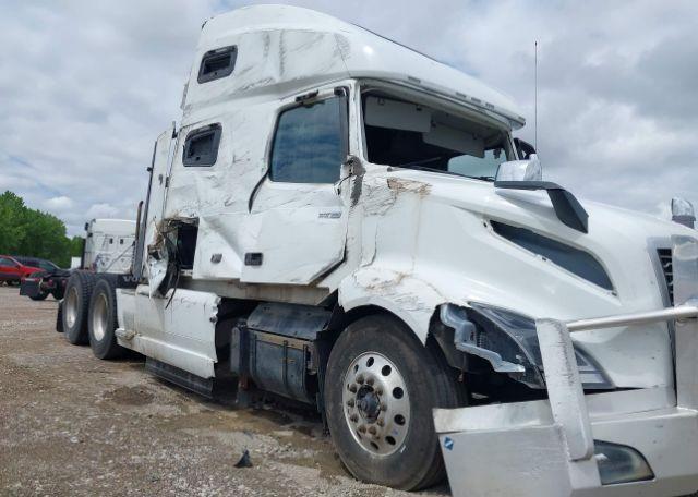2023 VOLVO VNL