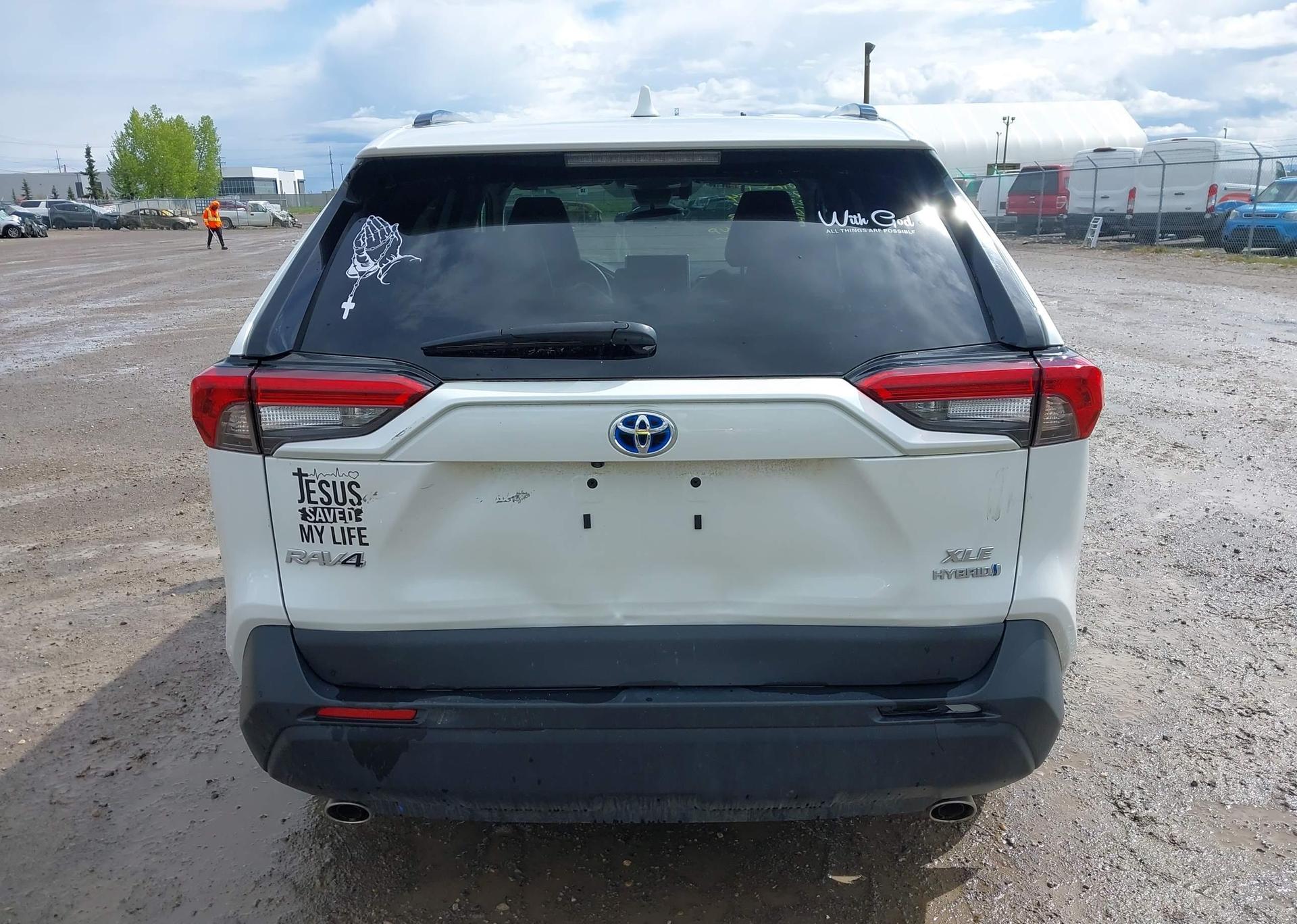 2023 TOYOTA RAV4 XLE