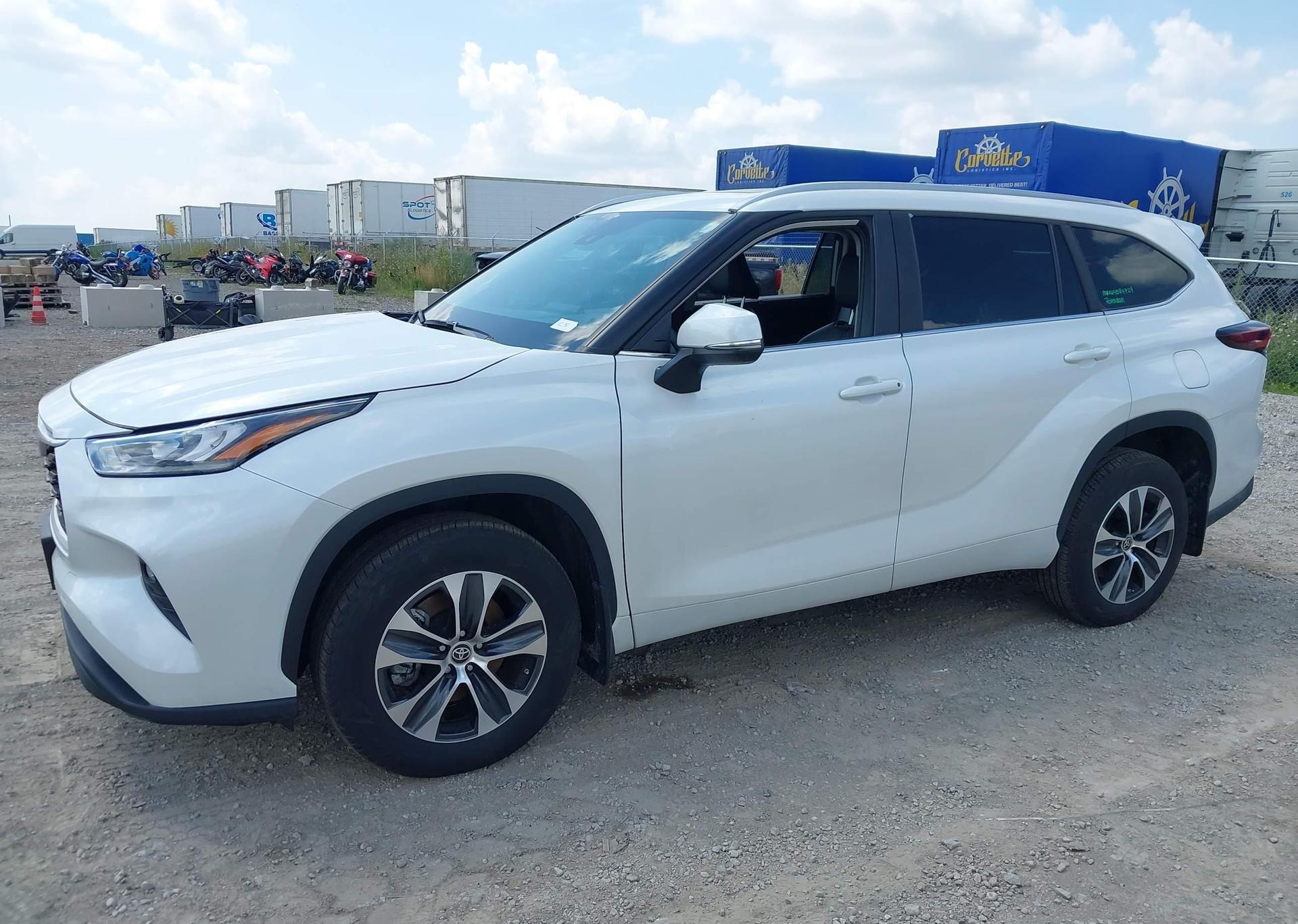 2024 TOYOTA HIGHLANDER LE