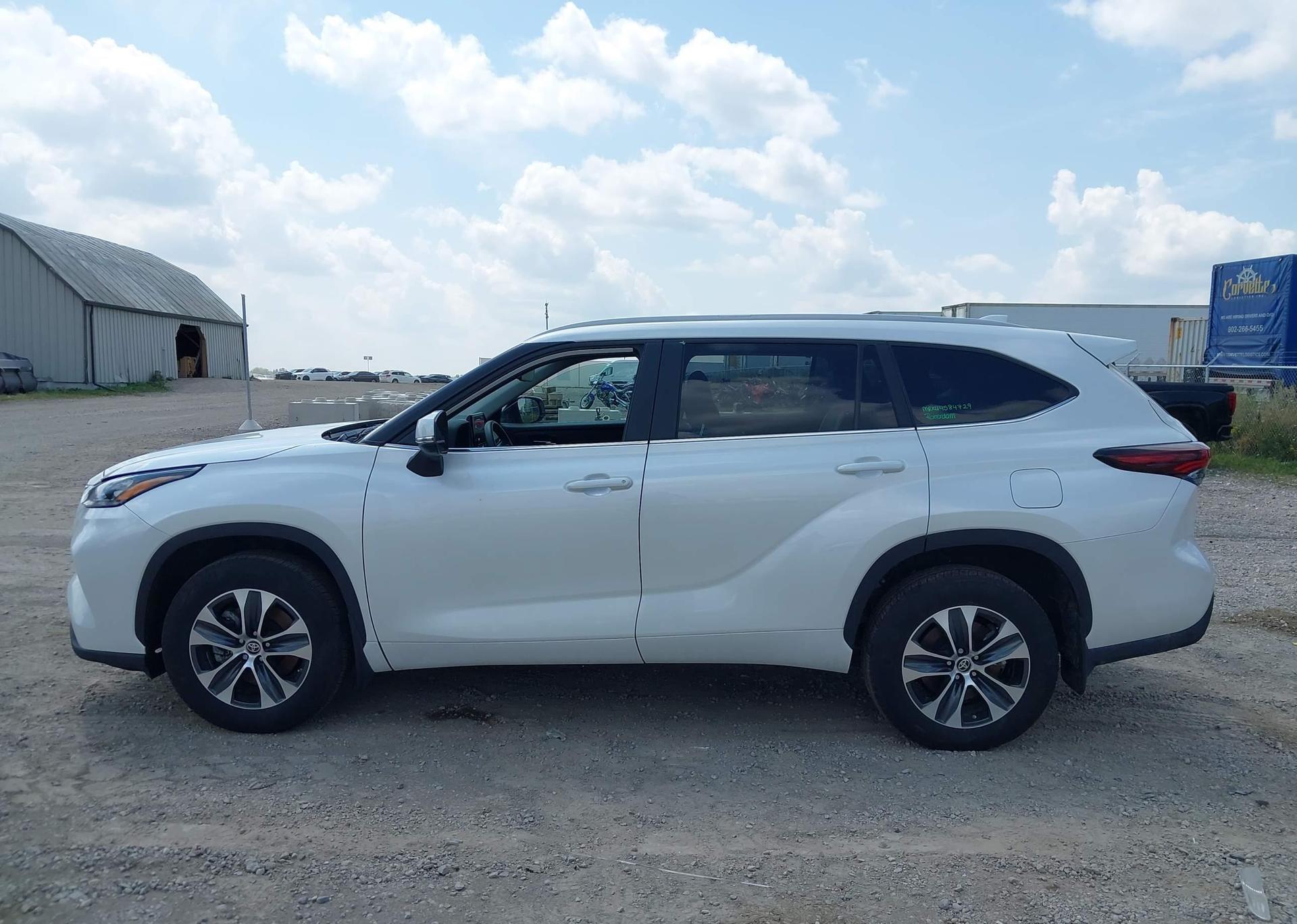 2024 TOYOTA HIGHLANDER LE