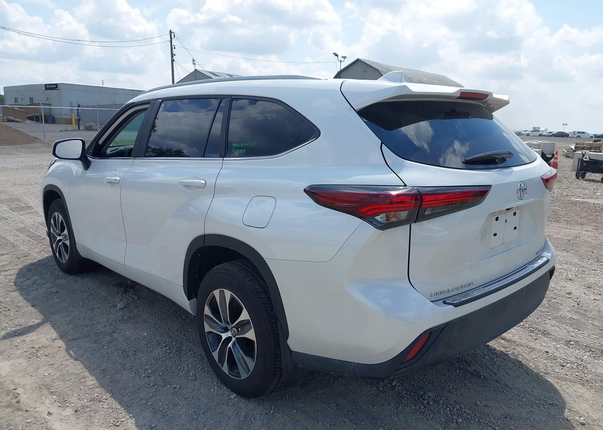 2024 TOYOTA HIGHLANDER LE