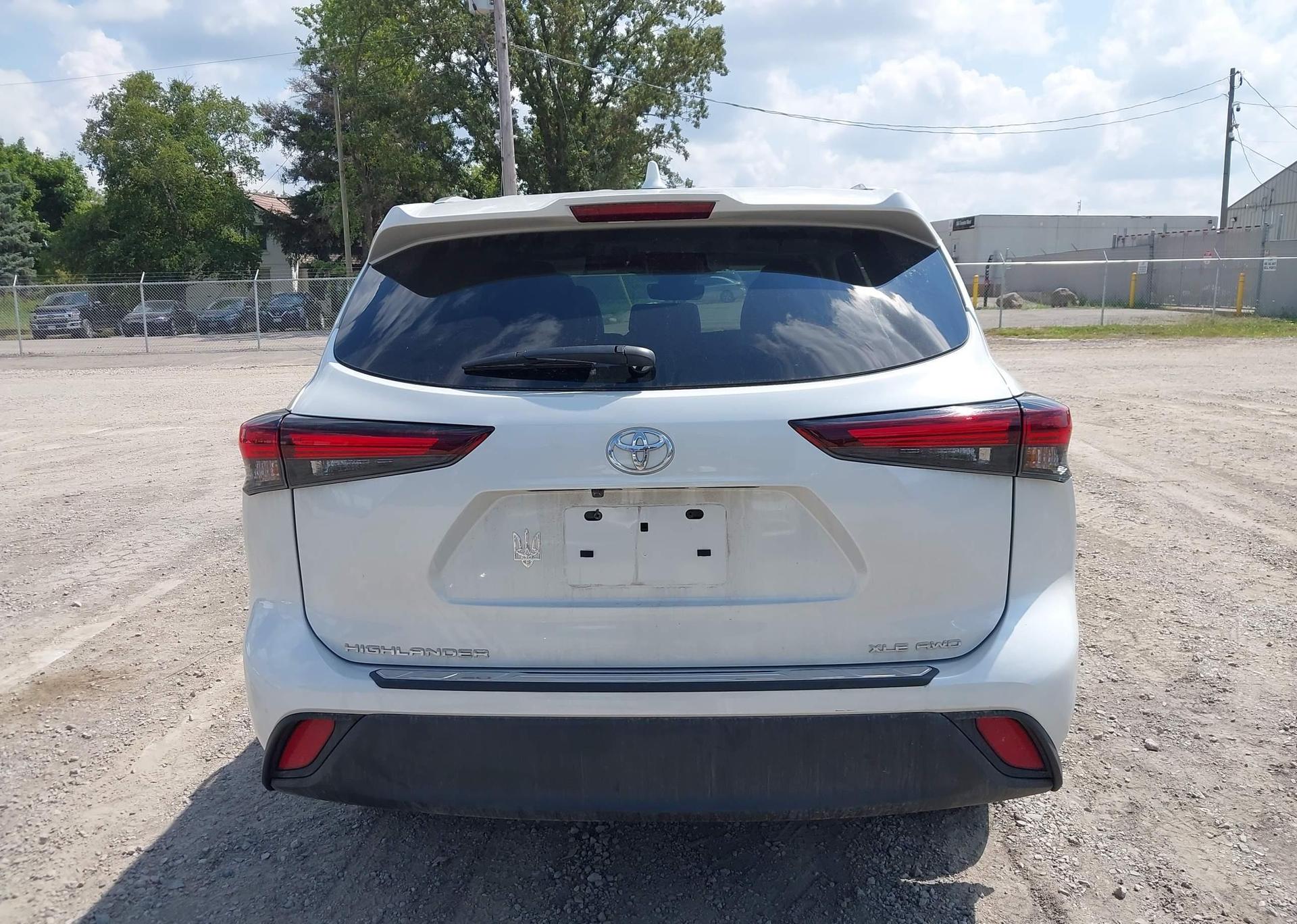 2024 TOYOTA HIGHLANDER LE