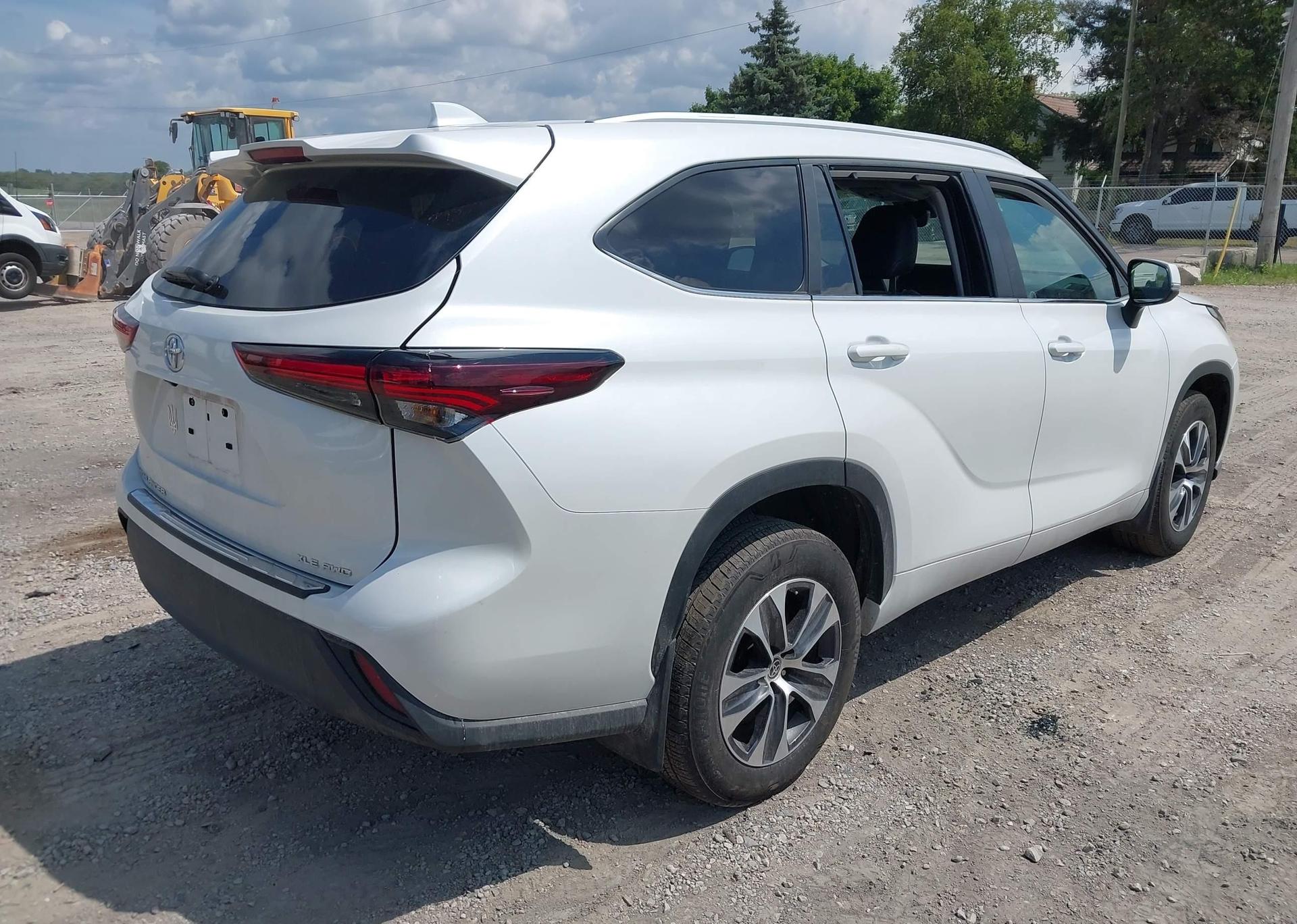 2024 TOYOTA HIGHLANDER LE