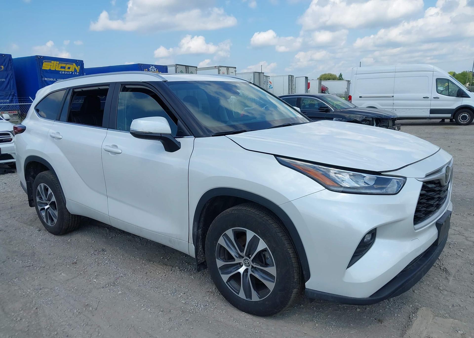 2024 TOYOTA HIGHLANDER LE