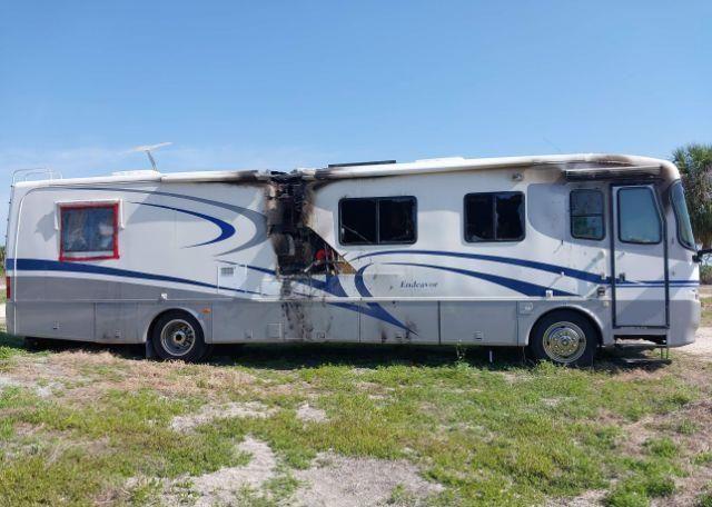 1999 FREIGHTLINER CHASSIS X LINE MOTOR HOME